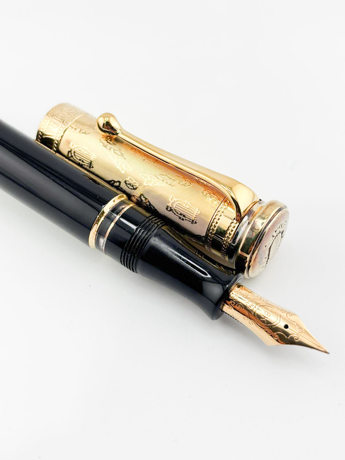 Aurora Guisseppe Verdi Opera Doue Limited Edition Fountain Pen - Extra Fine 18kt Gold Nib
