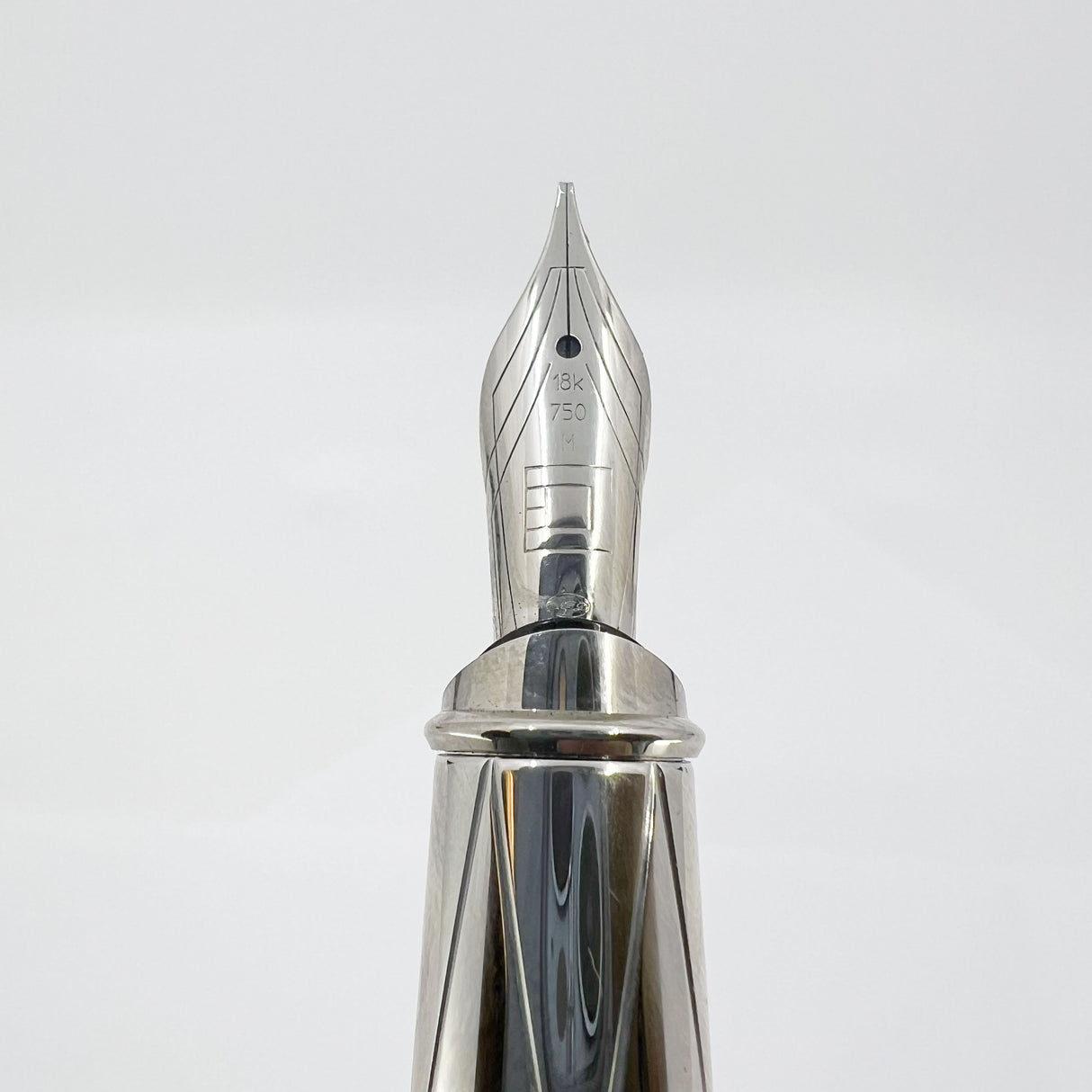 S.T. Dupont Olympio Nocturne Extra Large Fountain Pen - Medium 18kt Gold Nib