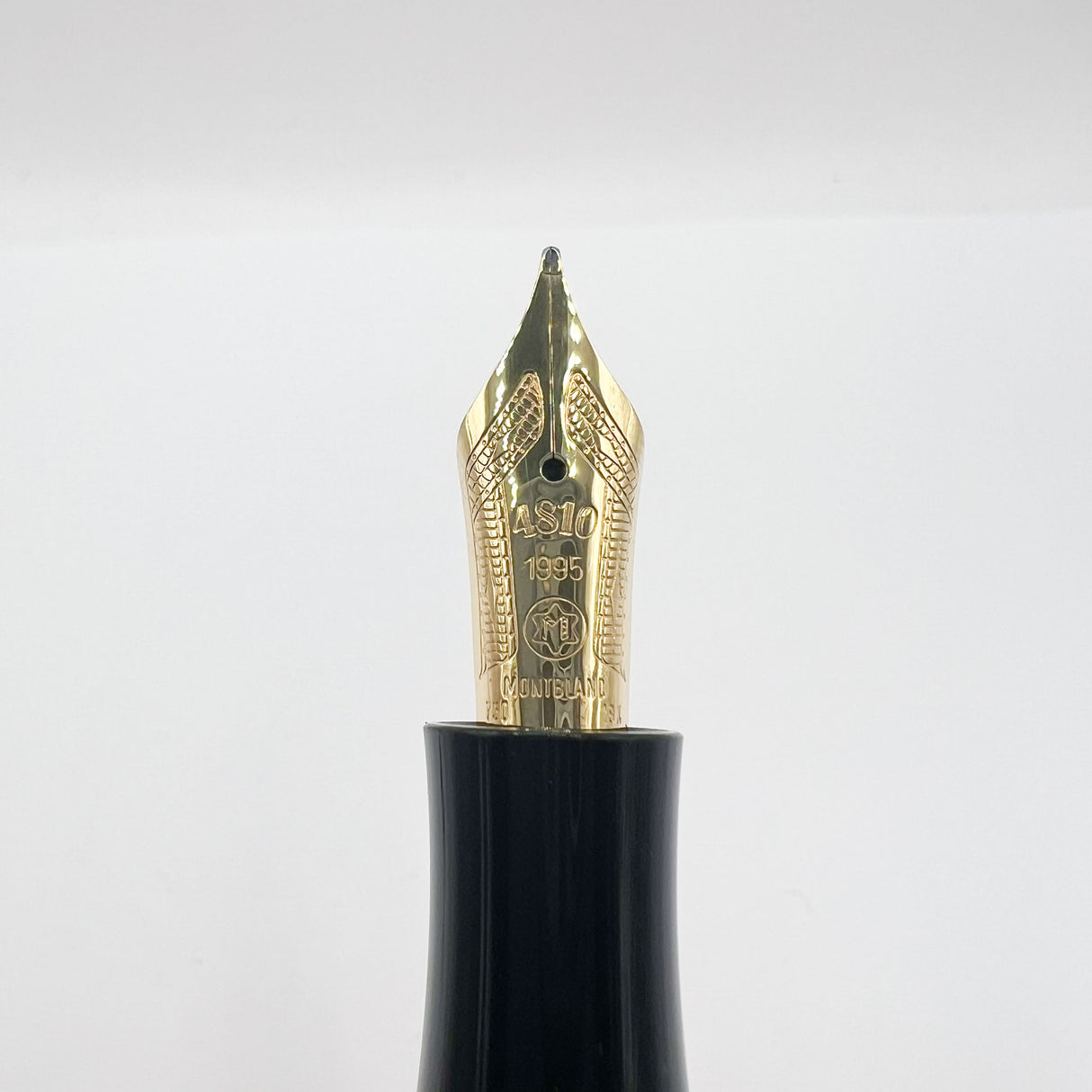 Montblanc Voltaire Writers Series Limited Edition Fountain Pen - Medium 18kt Gold Nib
