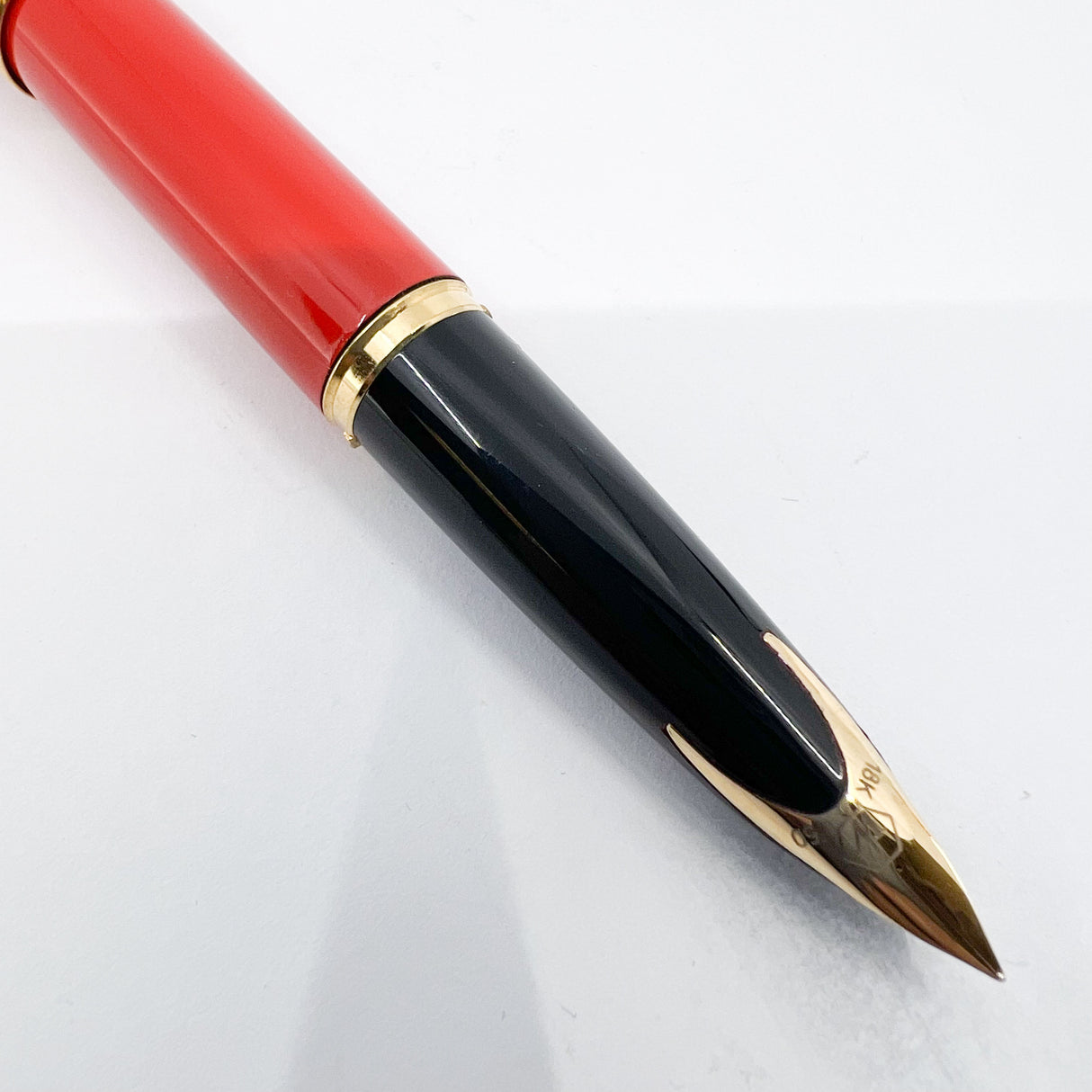 Waterman Carene Orange Coral Lacquer Fountain Pen - Fine 18kt Gold Nib