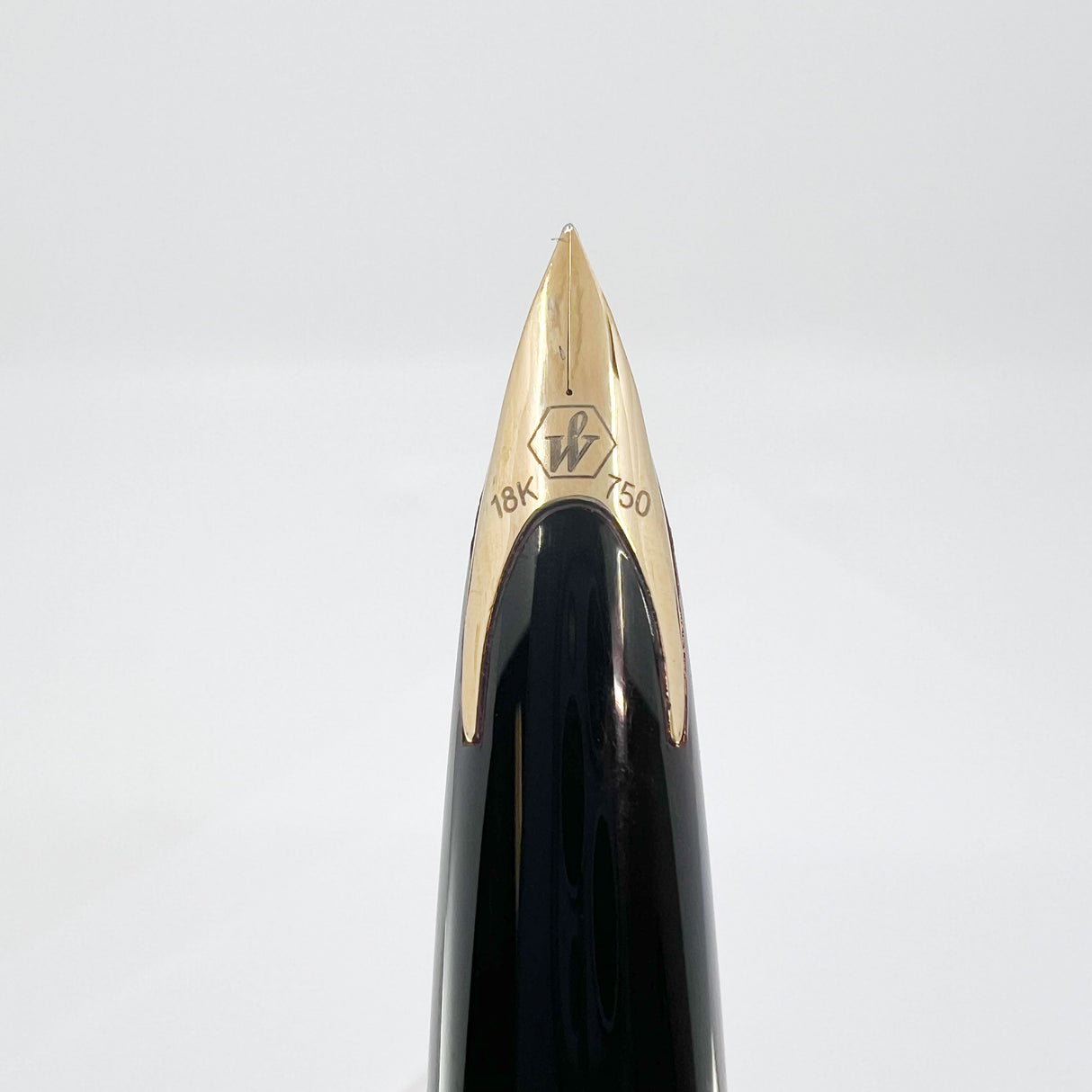 Waterman Carene Orange Coral Lacquer Fountain Pen - Fine 18kt Gold Nib