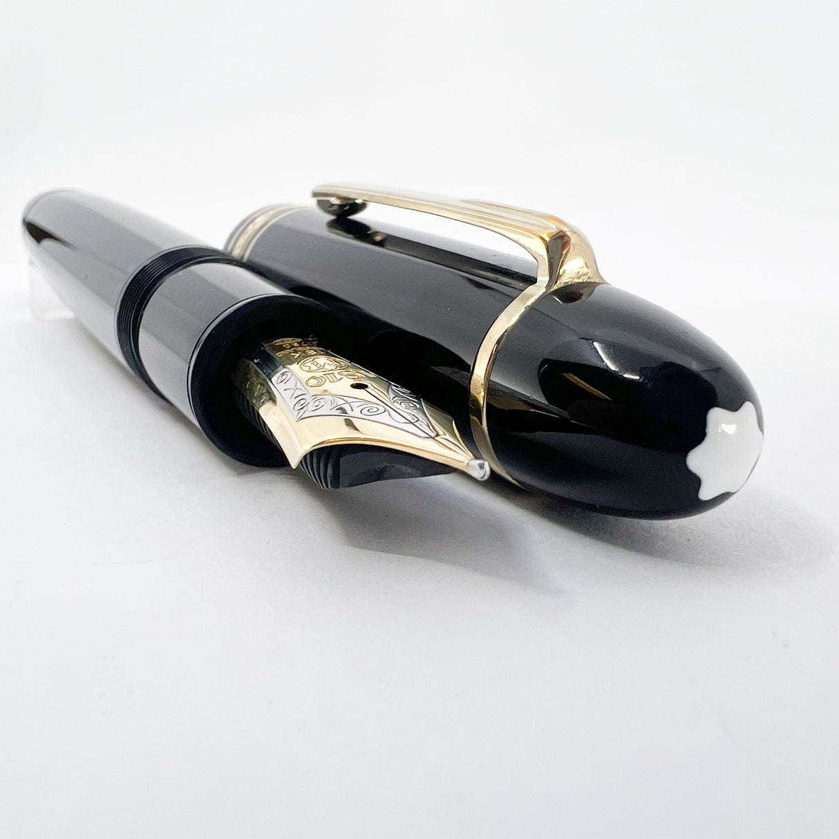 Montblanc Meisterstuck #149 (Largest) Black Resin Fountain Pen - Semi-Flexible Medium 18kt Gold Nib
