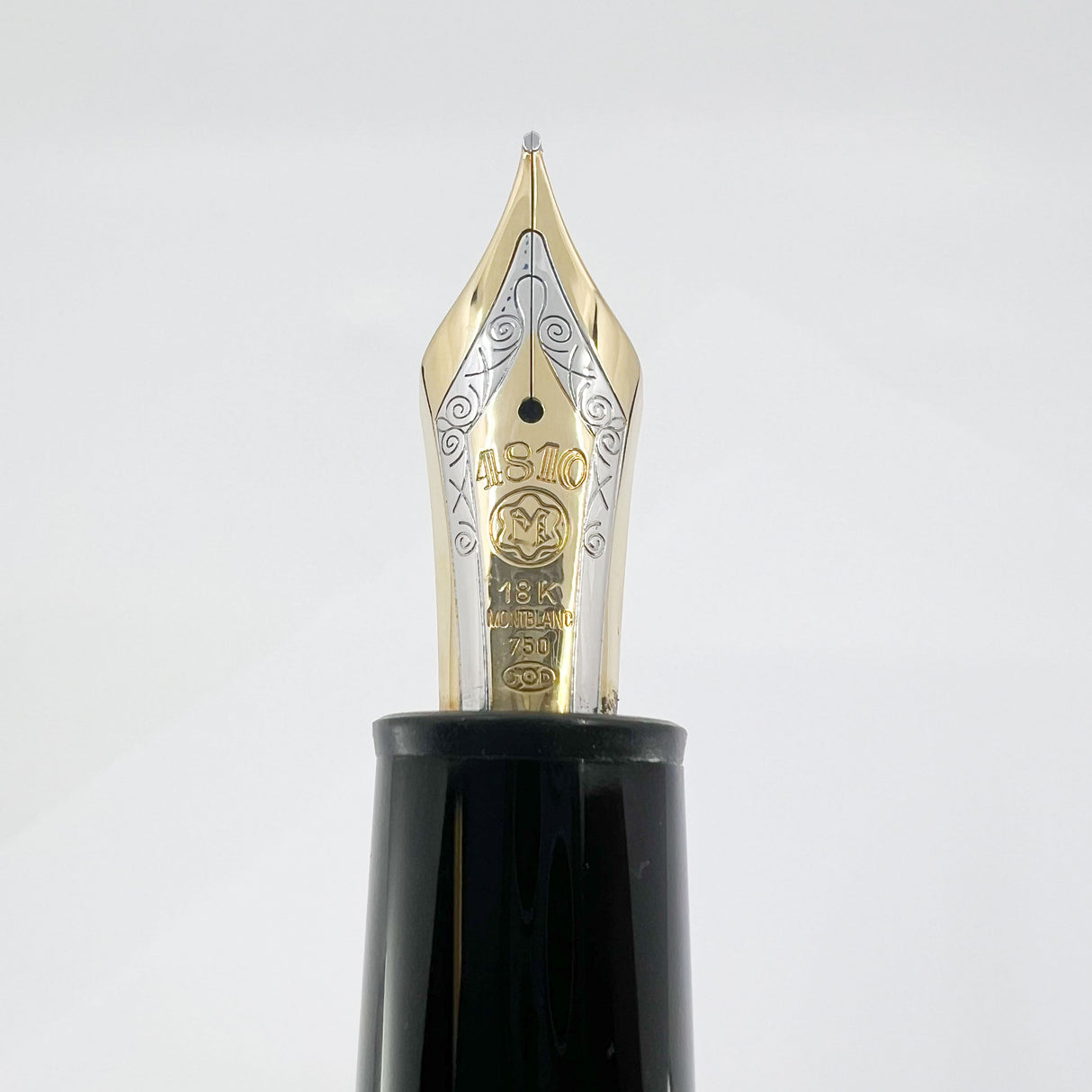Montblanc Meisterstuck #149 (Largest) Black Resin Fountain Pen - Semi-Flexible Medium 18kt Gold Nib