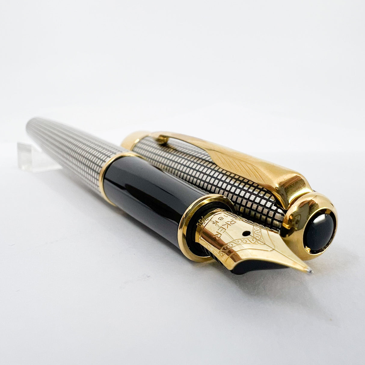 Parker Sonnet Sterling Silver Cisele Cross Hatch Fountain Pen - Fine 18kt Gold Nib