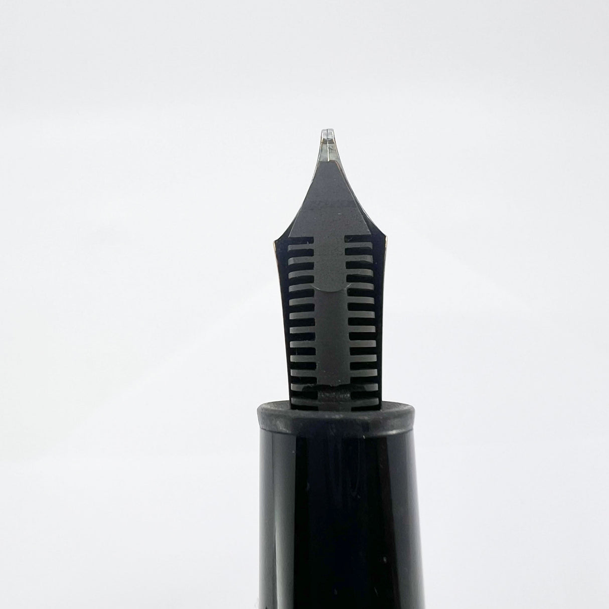 Montblanc Meisterstuck Black Resin #146 LeGrand Fountain Pen - Flexible Broad 14kt Gold Nib