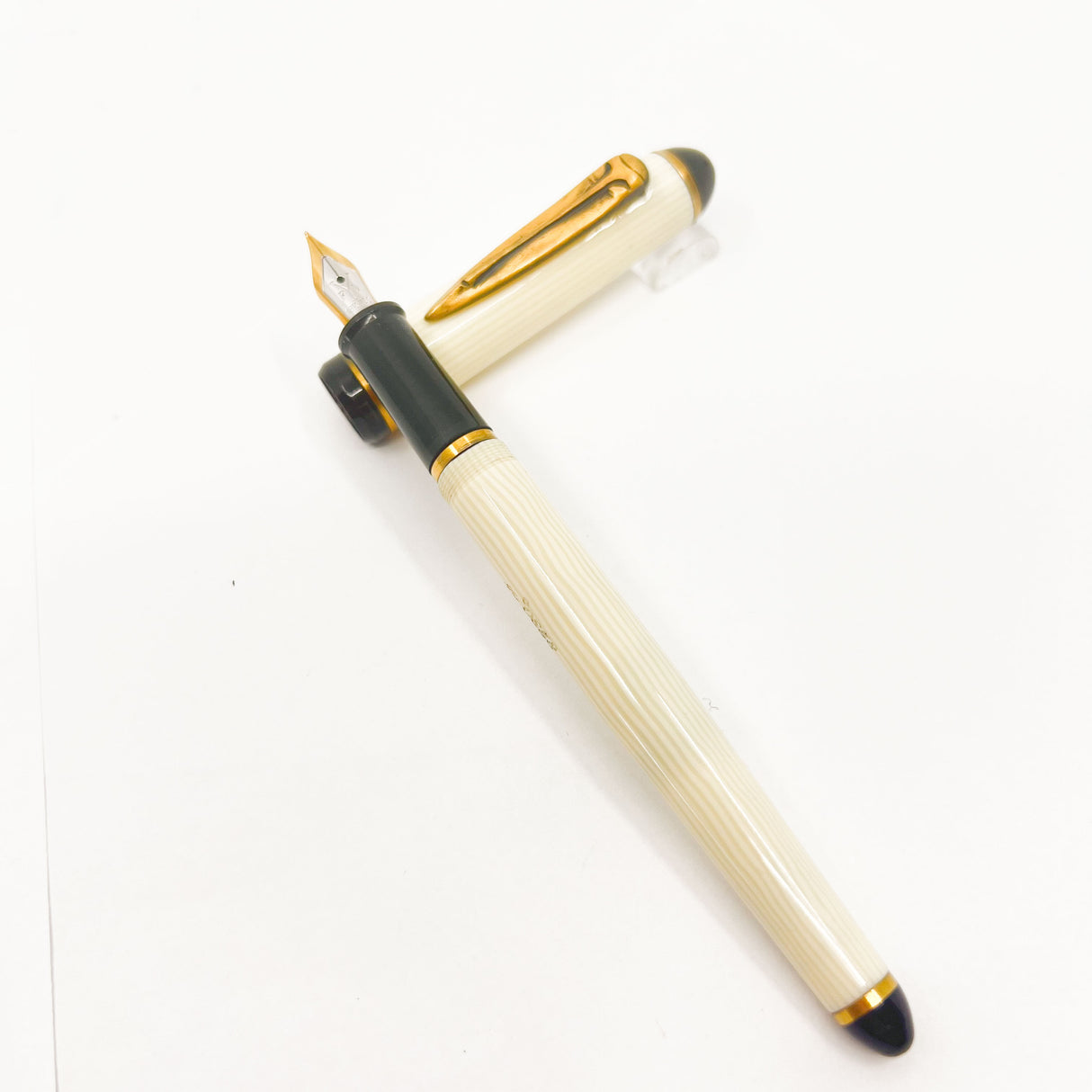 Francois Yves Luthier Modigliani White Limited Edition Fountain Pen