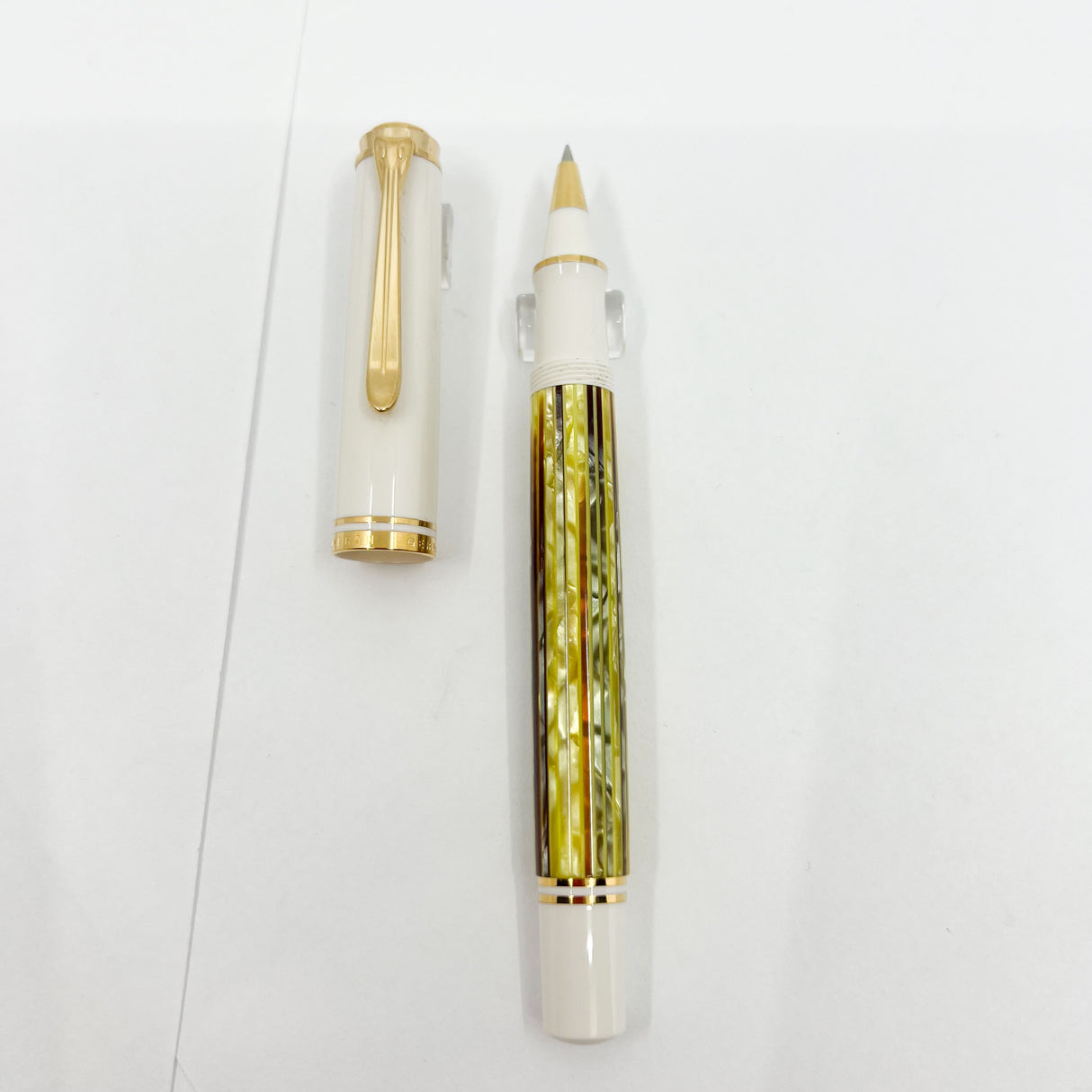 Pelikan R600 White-Tortoise Rollerball - RARE (NOT The R400)