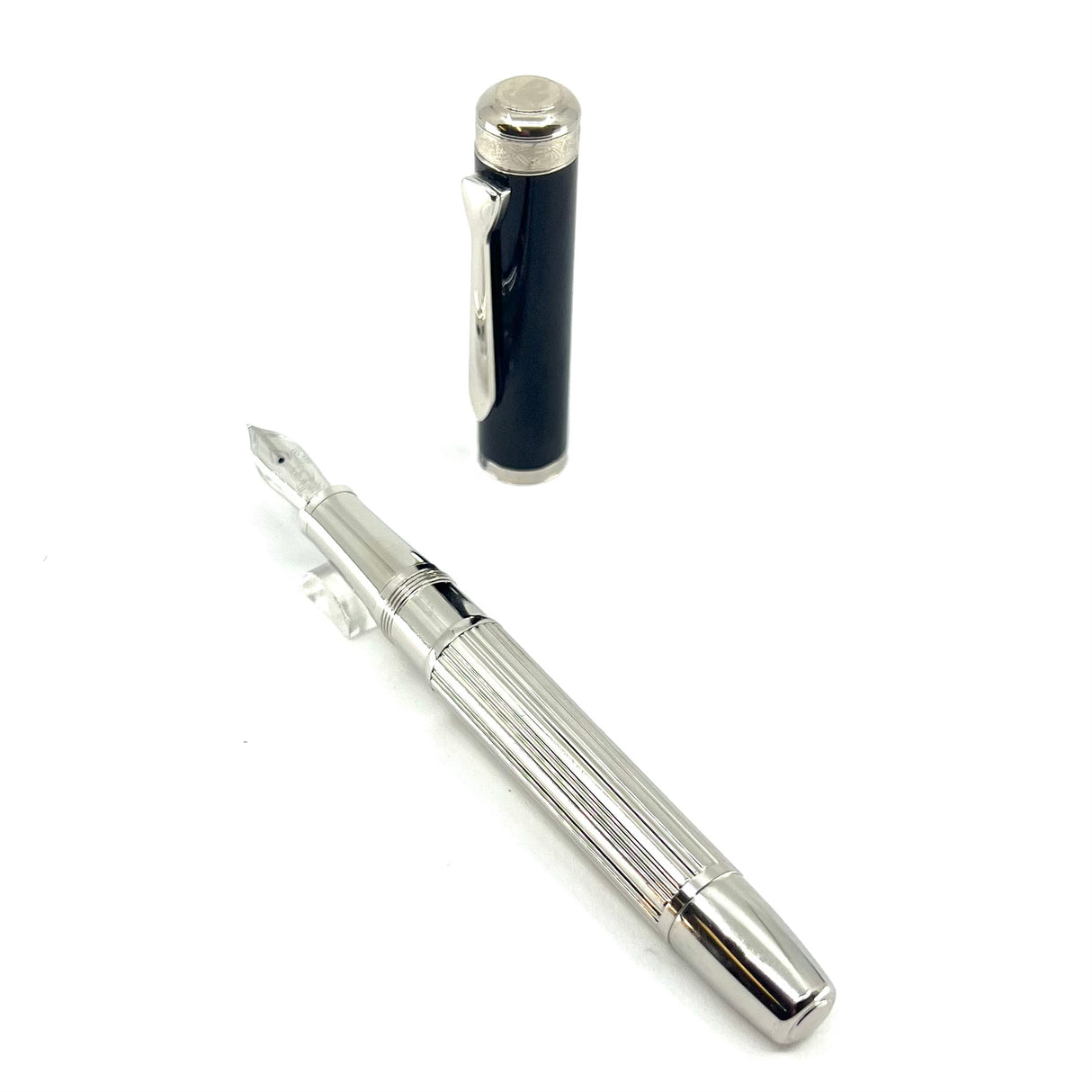 Pelikan M7005 Majesty Fountain Pen - Black Cap/Sterling Silver Barrel - Fine 18kt Gold Nib