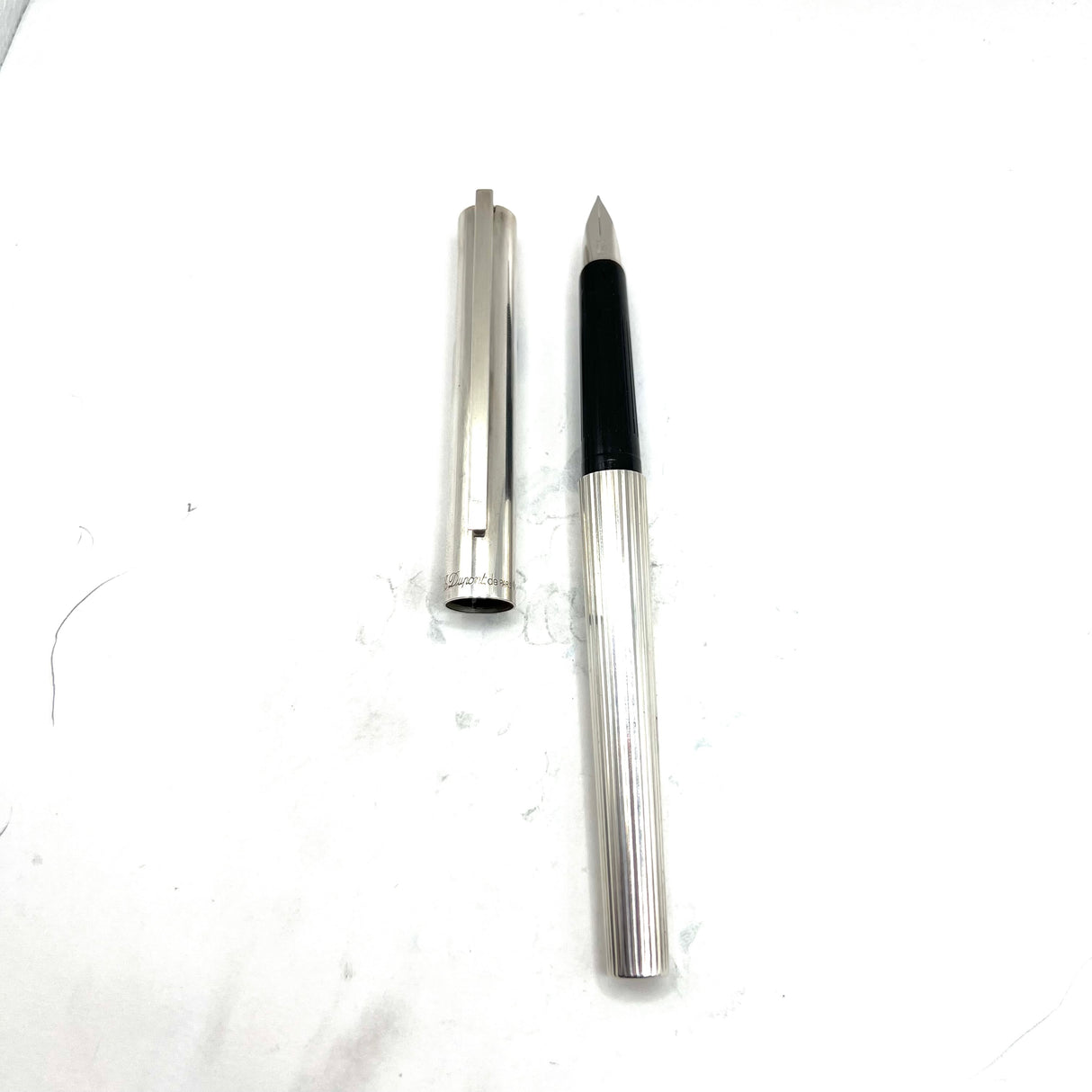 S.T. Dupont Sterling Silver- Smooth Cap/Fluted Barrel Fountain Pen - Fine 18kt Gold Nib