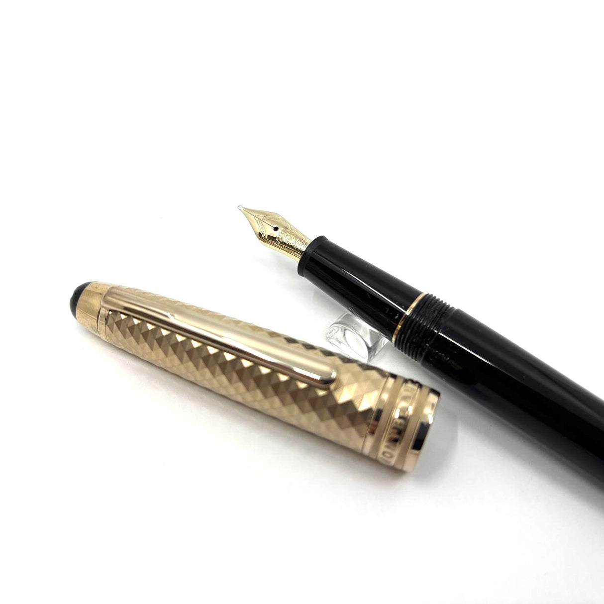 Montblanc Solitaire Doue Geometric Dimension Gold-Plated Classique #145 Fountain Pen