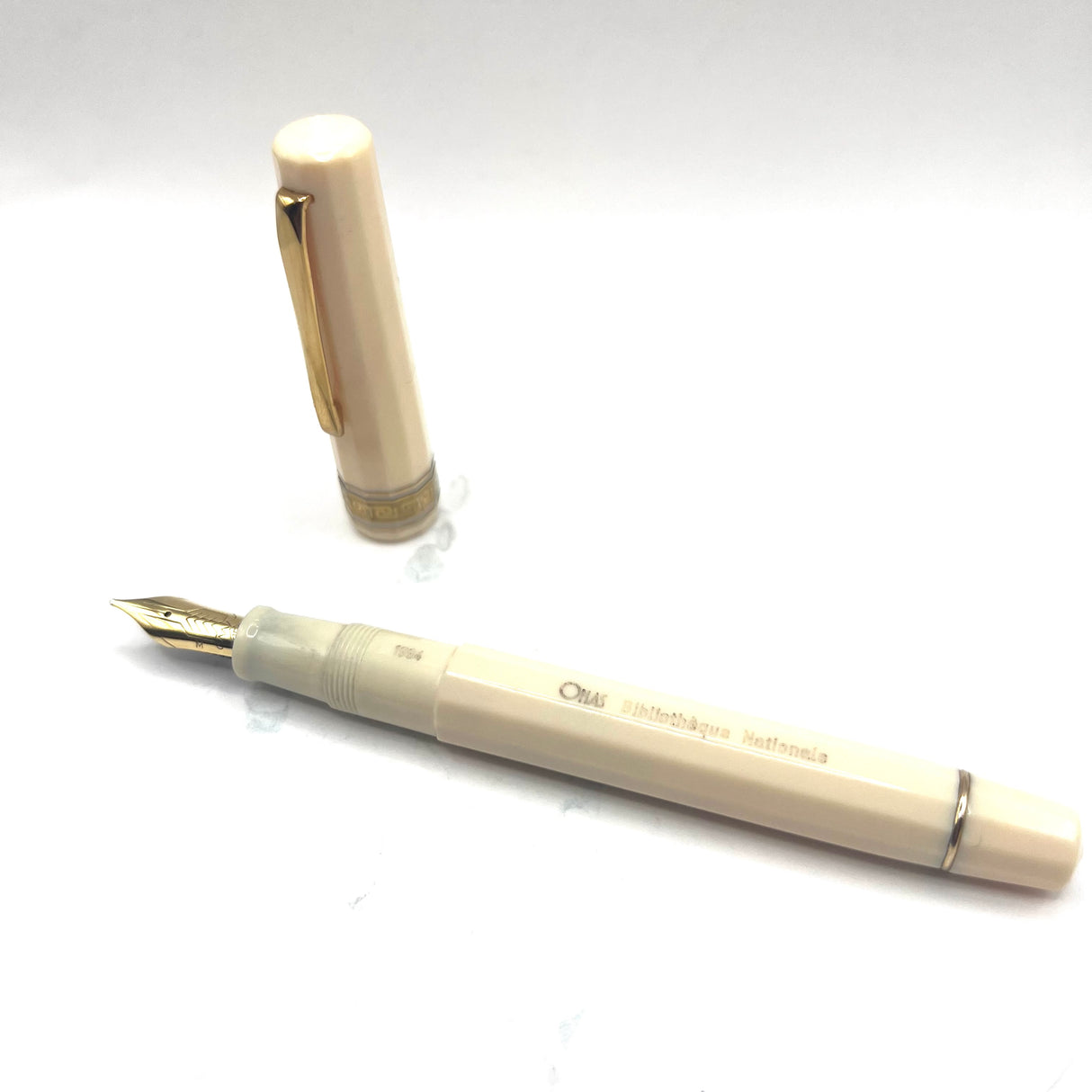 OMAS Ivory Vegetal Resin Bibliotheque Nationale Fountain Pen- Medium 18kt Gold Nib