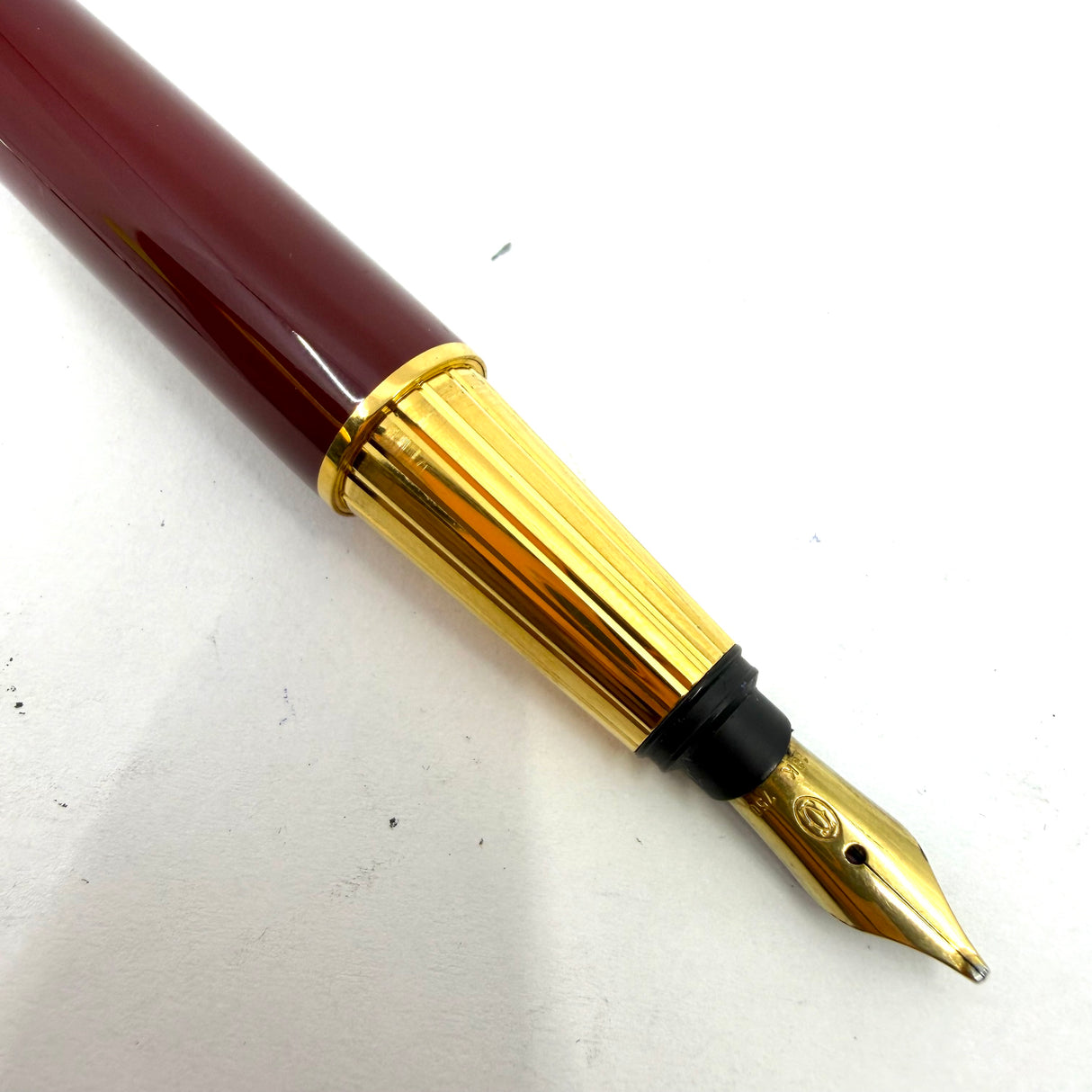 Cartier Pasha Trinity Fountain Pen - Burgundy Lacquer Barrel & Clip - Fluted Heavy 10 Microns Gold Plated Cap - Broad 18kt Gold Nib - An Icon of Cartier!