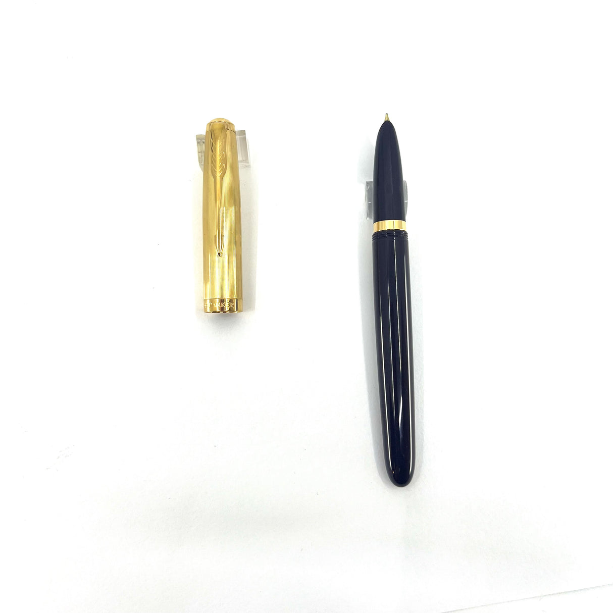 Parker 51 Deluxe Plum Fountain Pen - Gold Plated Cap - Medium 18kt Gold Nib