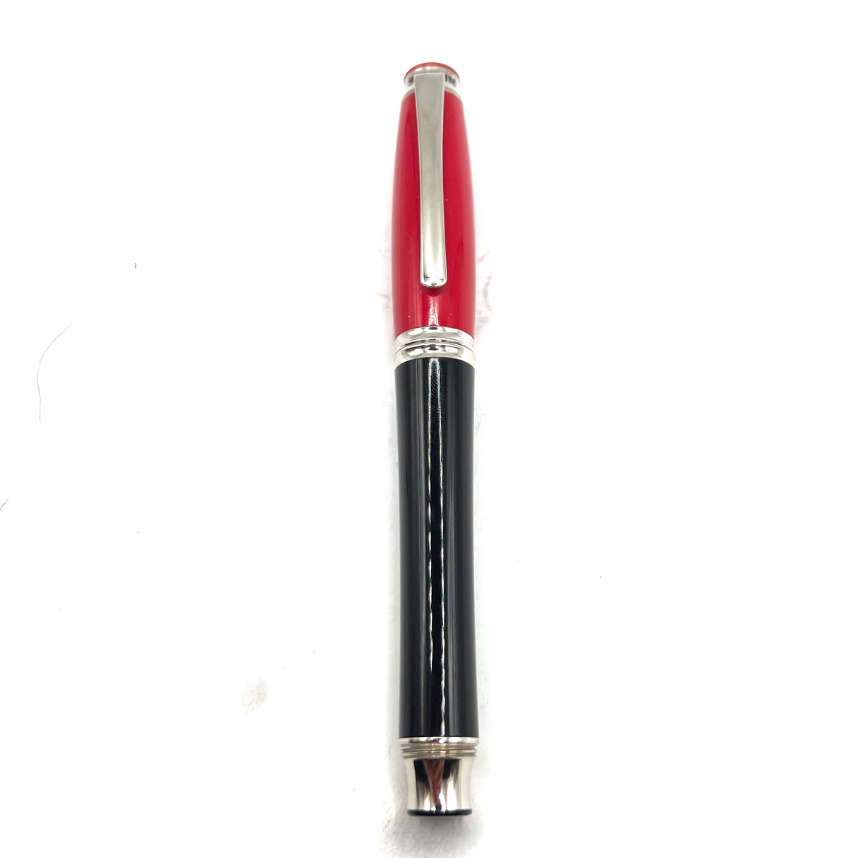 Signum (Italy) Red & Black Fountain Pen - Broad 18kt Gold Nib