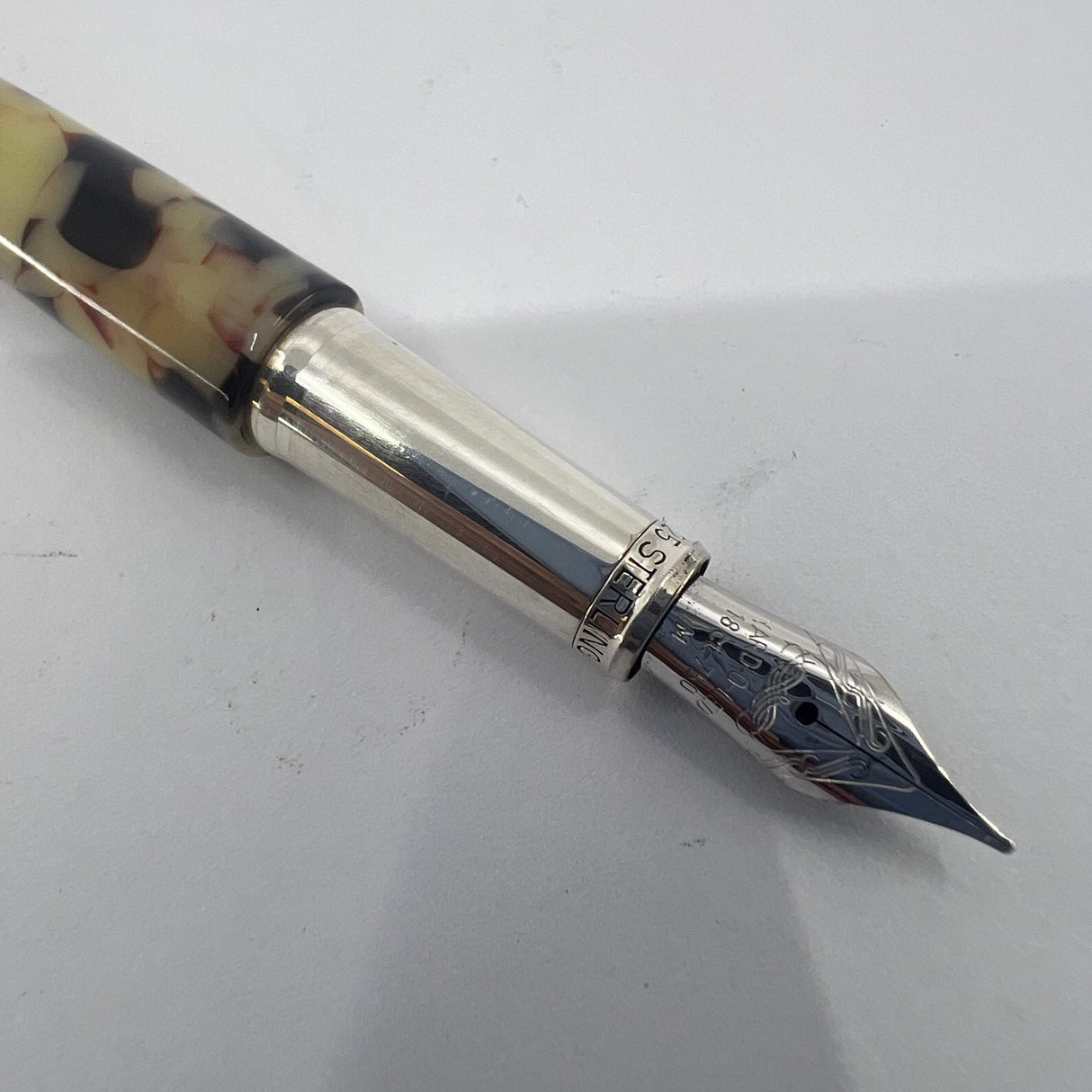 Yard-O-Led Astoria Standard Sized (Not Grand) Fountain Pen - Medium 18kt Gold Nib