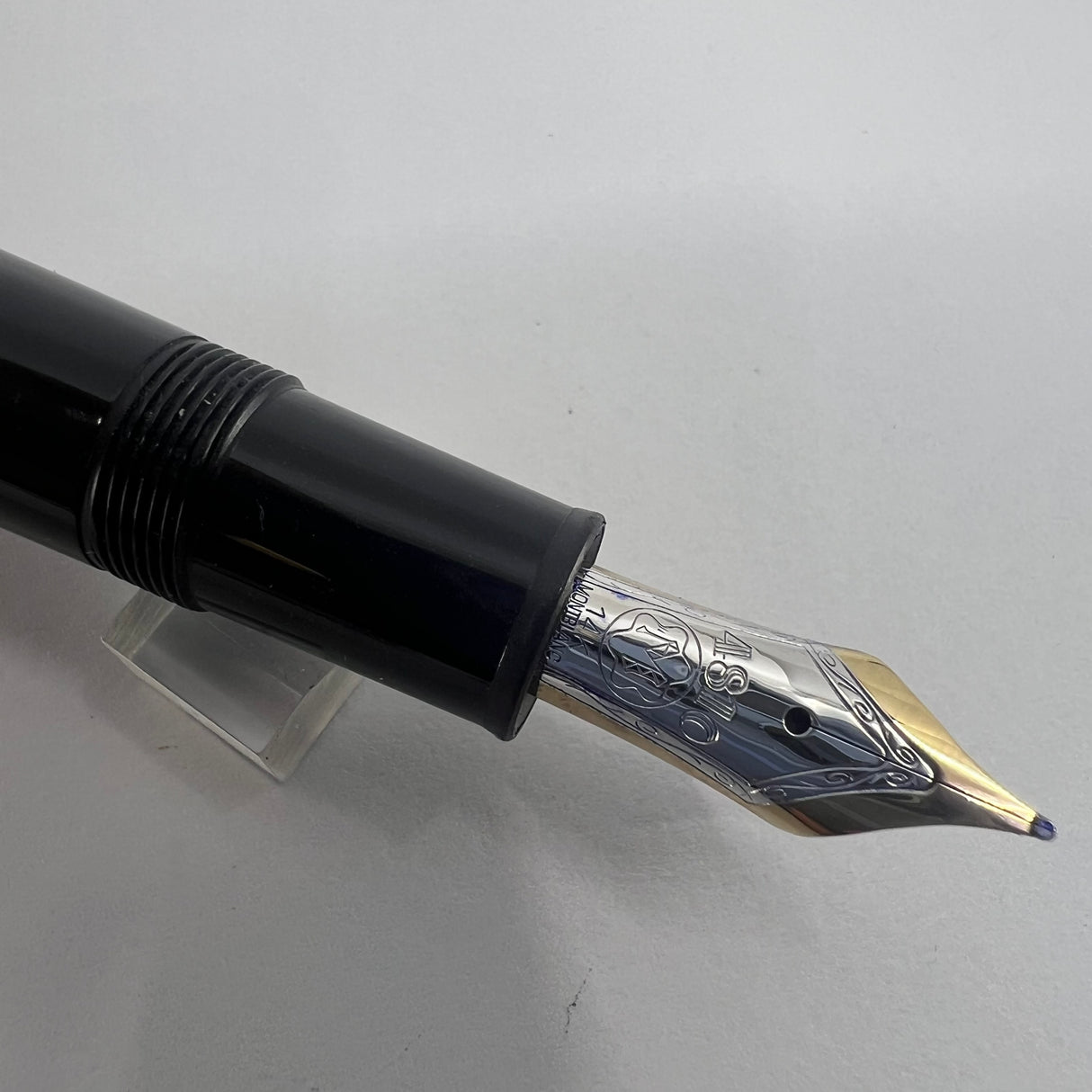 Montblanc Meisterstuck Black Resin #147 LeGrand Traveler Fountain Pen - Medium 14kt Gold Nib
