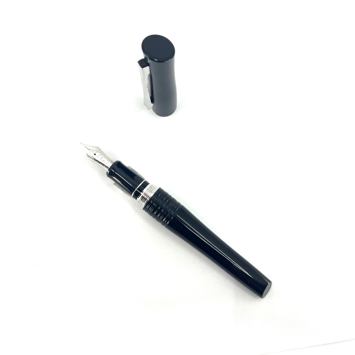 Pilot-Namiki Black Lacquered Bamboo Metal Oversized Fountain Pen - Medium 14kt Gold Nib