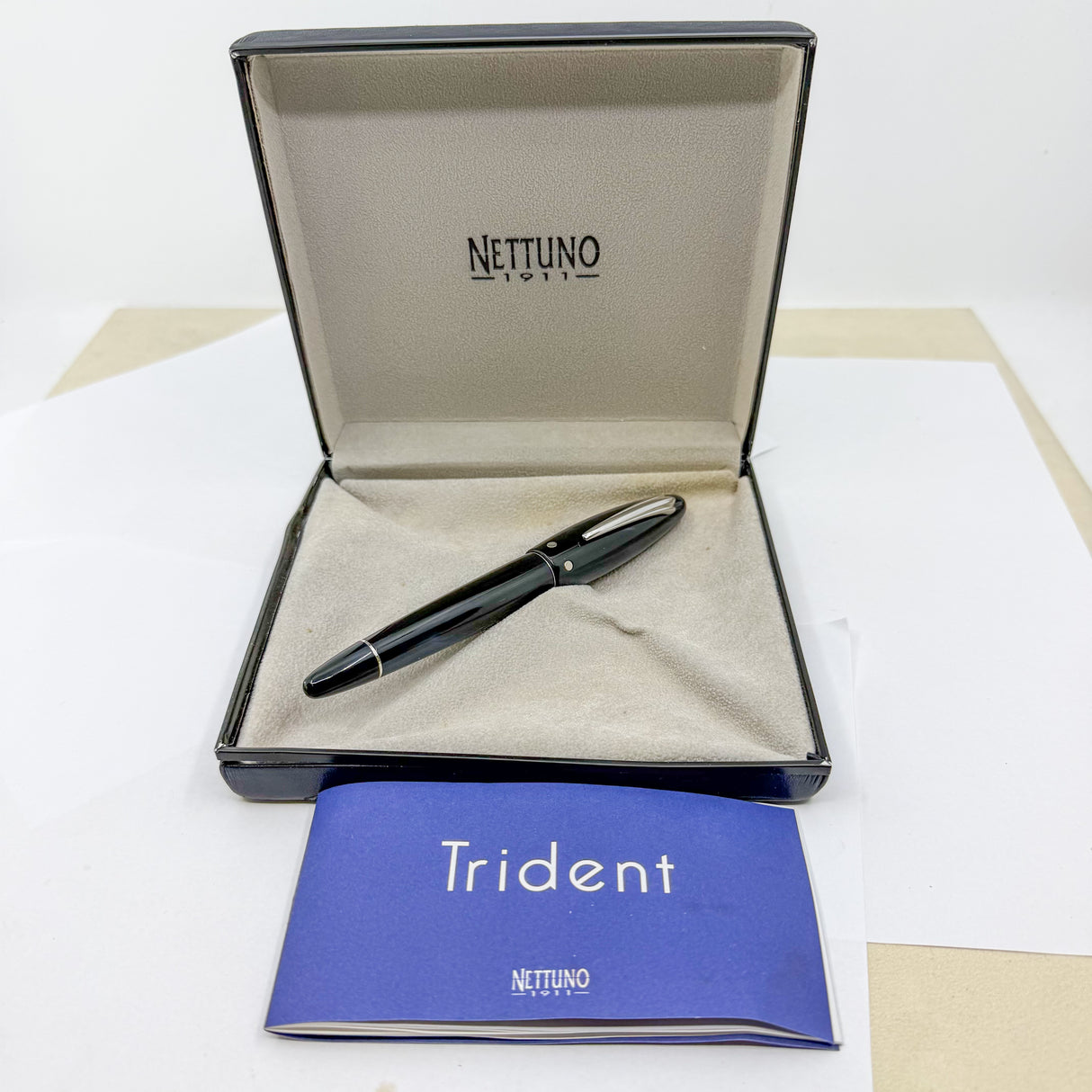 Nettuno (Italy) Trident Lustrous Blue Limited Edition Fountain Pen - Fine 18kt Gold Nib