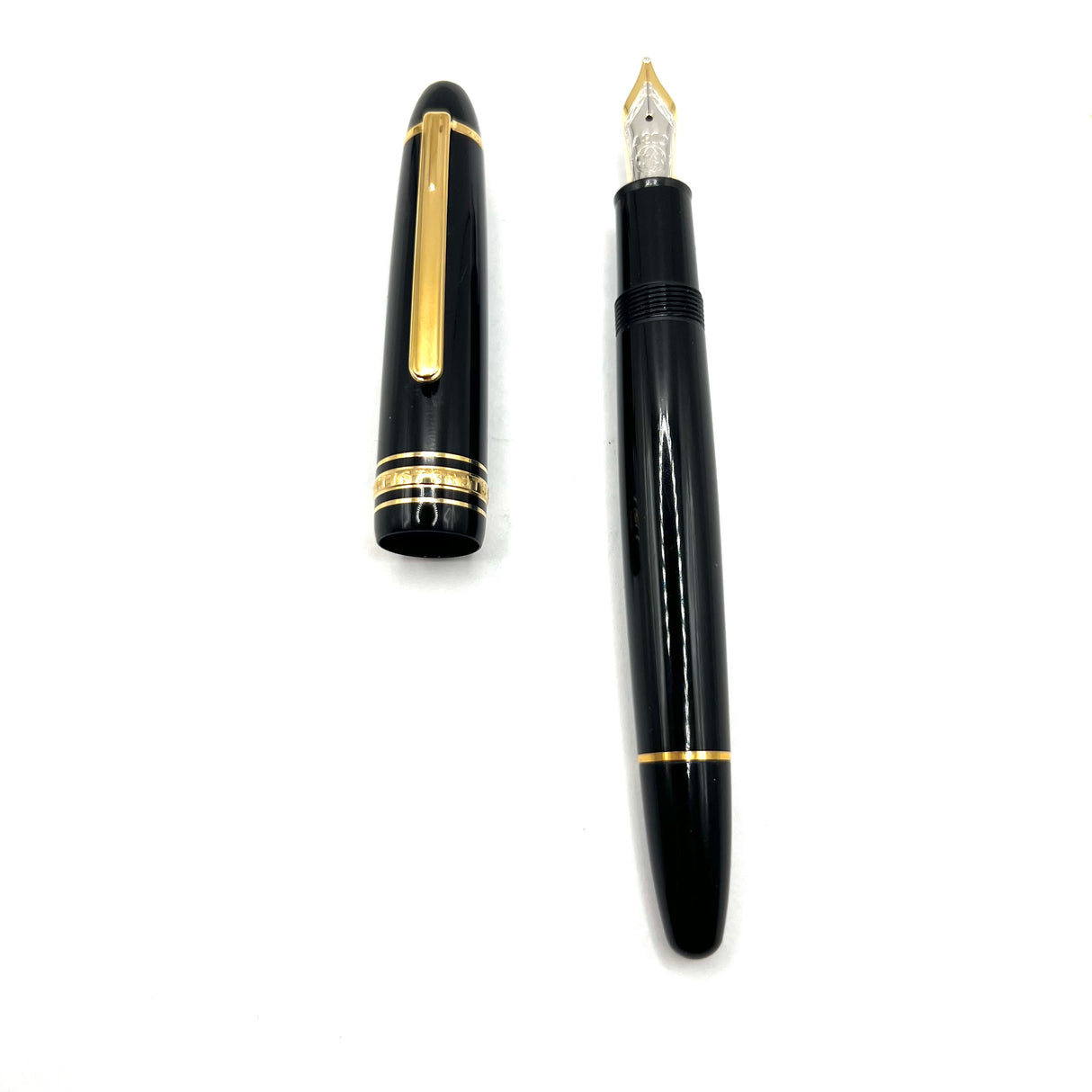 Montblanc #147 Traveler Black Resin LeGrand Meisterstuck Fountain Pen - Broad Oblique (Profile of Left Foot) 18kt Gold Nib