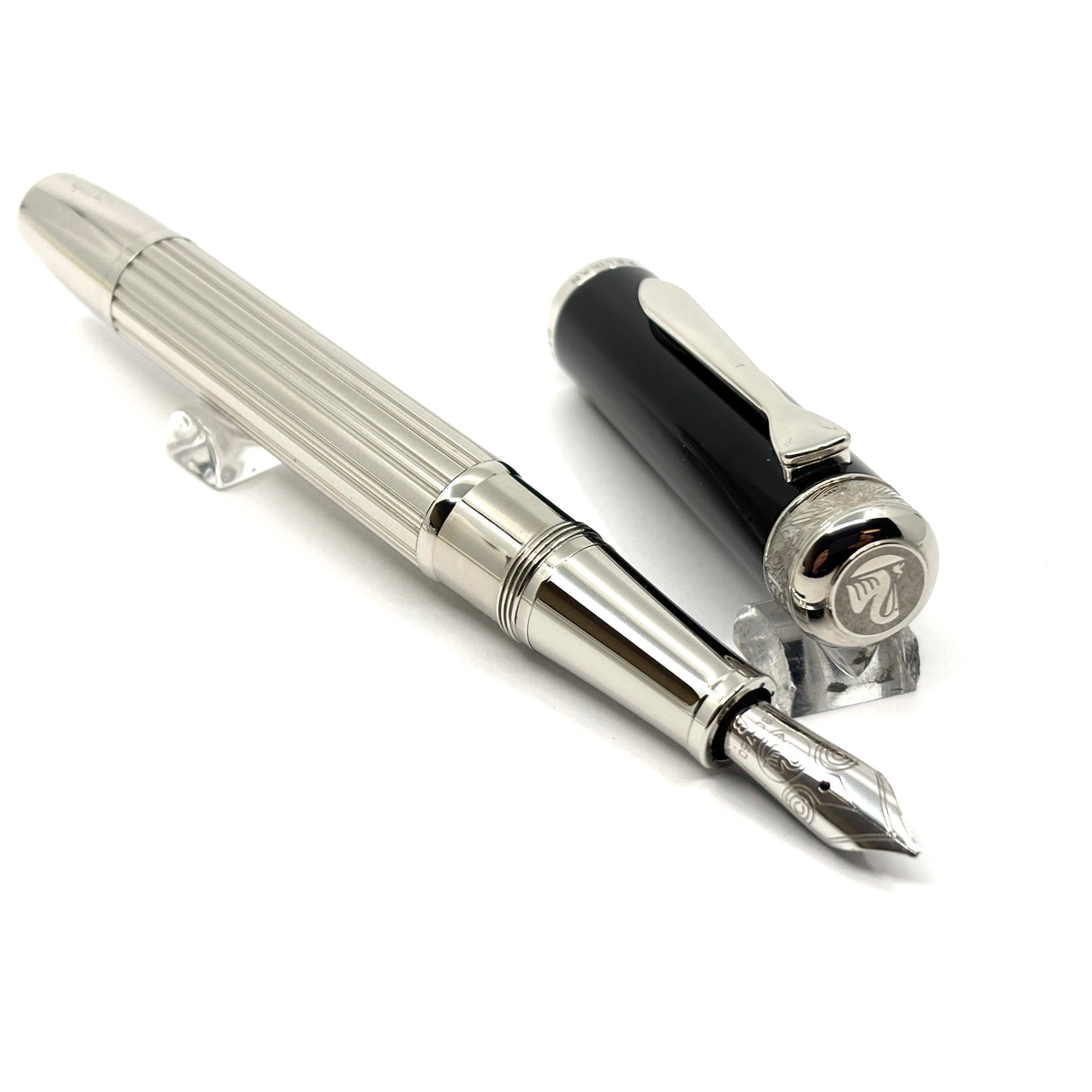 Pelikan M7005 Majesty Fountain Pen - Black Cap/Sterling Silver Barrel