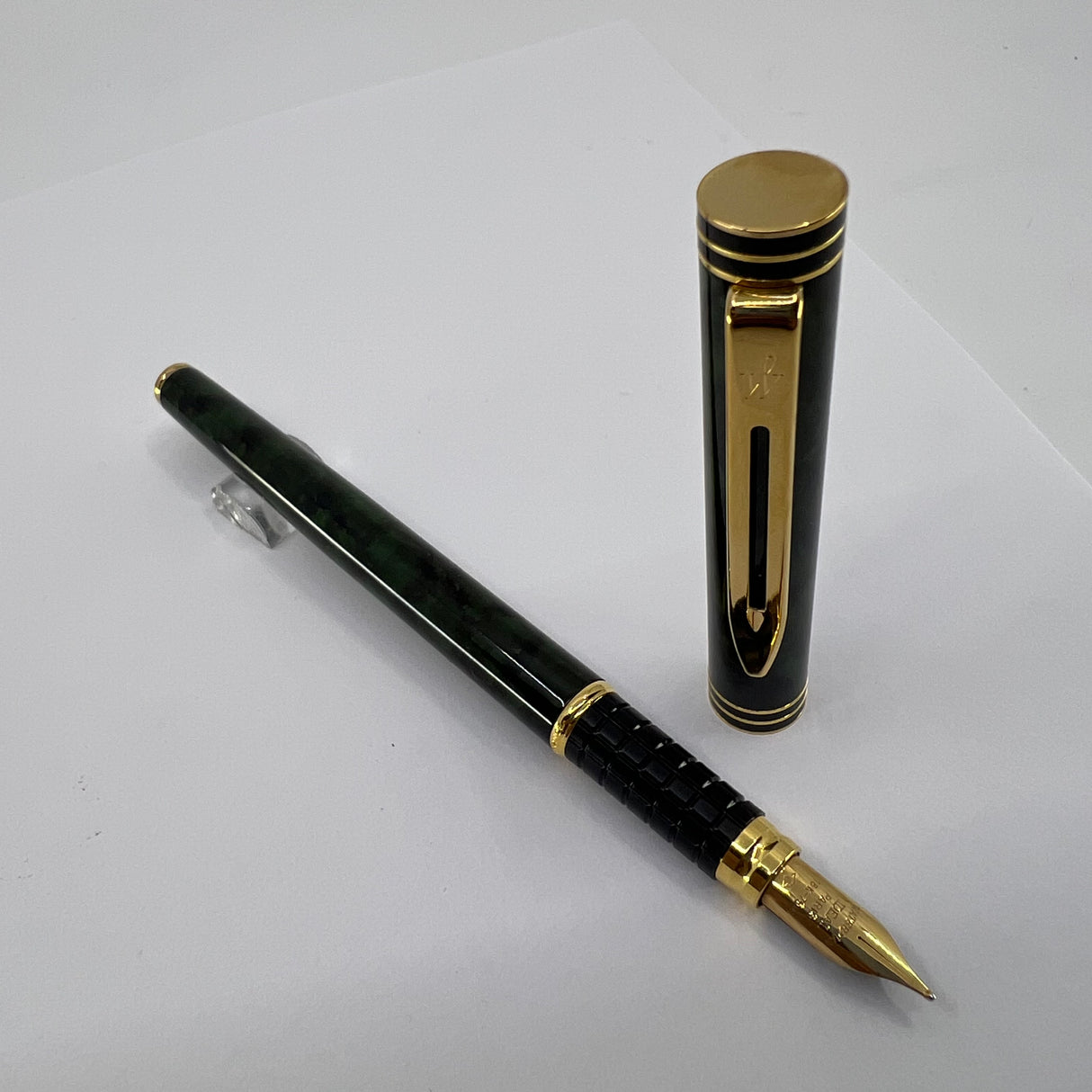 Waterman "Exclusive" Collection Green & Black Marble Lacquered Fountain Pen - Medium 18kt Gold Nib