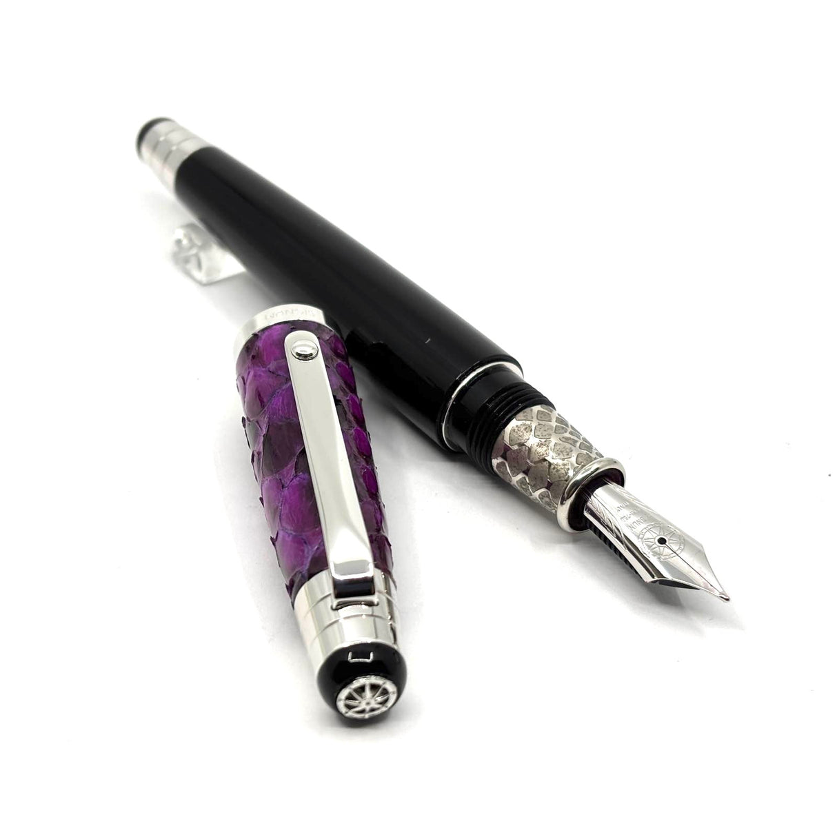 Signum (Italy) Python - Variegated Purple Python Skin Fountain Pen