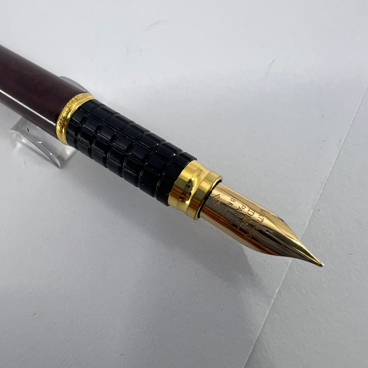 Waterman Exclusive Burgundy & Black Marble Lacquered Fountain Pen - Fine 18kt Gold Nib