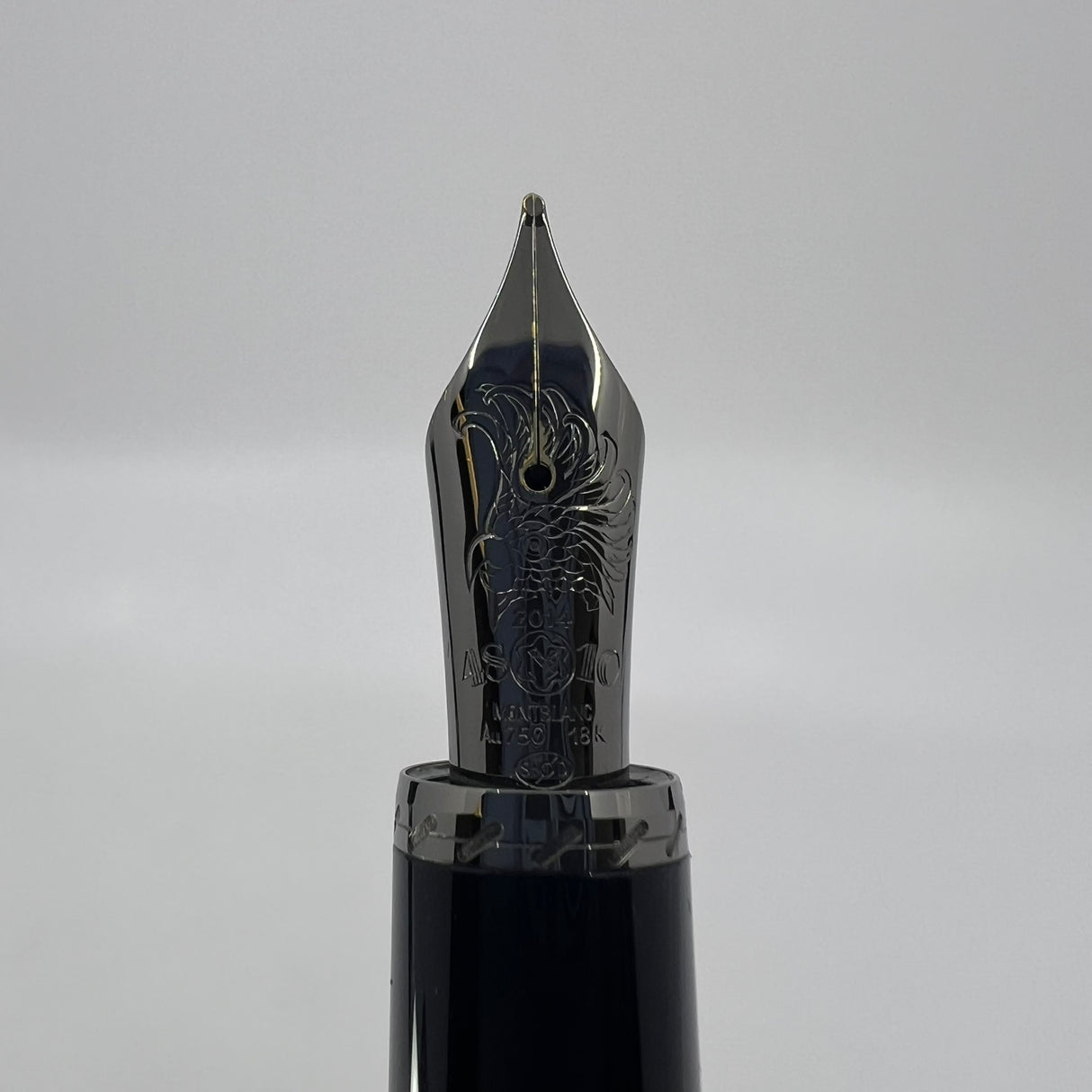 Montblanc Daniel Defoe Writer Series Limited Edition Fountain Pen - Medium 18kt Gold Nib