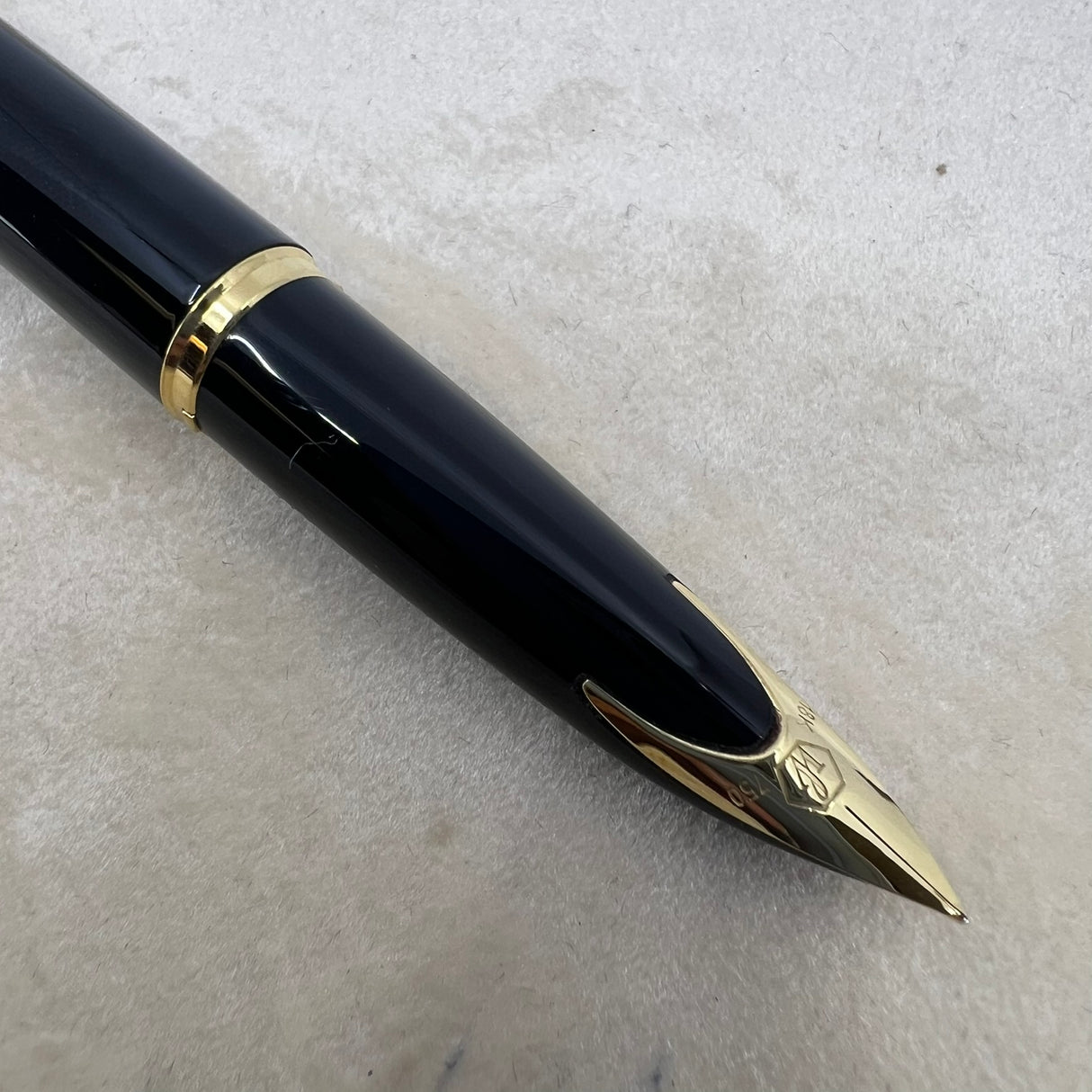 Waterman Carene Deluxe Black Barrel/Silver-Plated Cap Fountain Pen - Fine 18 Kt Gold Nib