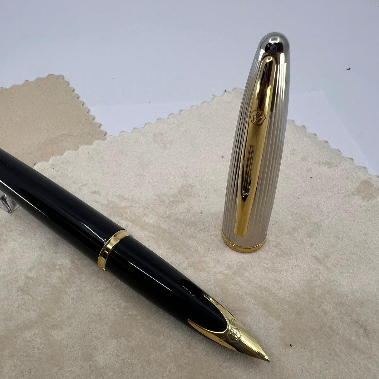 Waterman Carene Deluxe Black Barrel/Silver-Plated Cap Fountain Pen - Fine 18 Kt Gold Nib