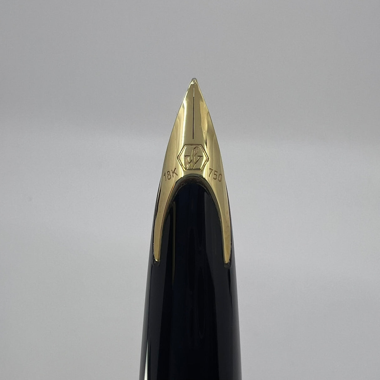 Waterman Carene Deluxe Black Barrel/Silver-Plated Cap Fountain Pen - Fine 18 Kt Gold Nib