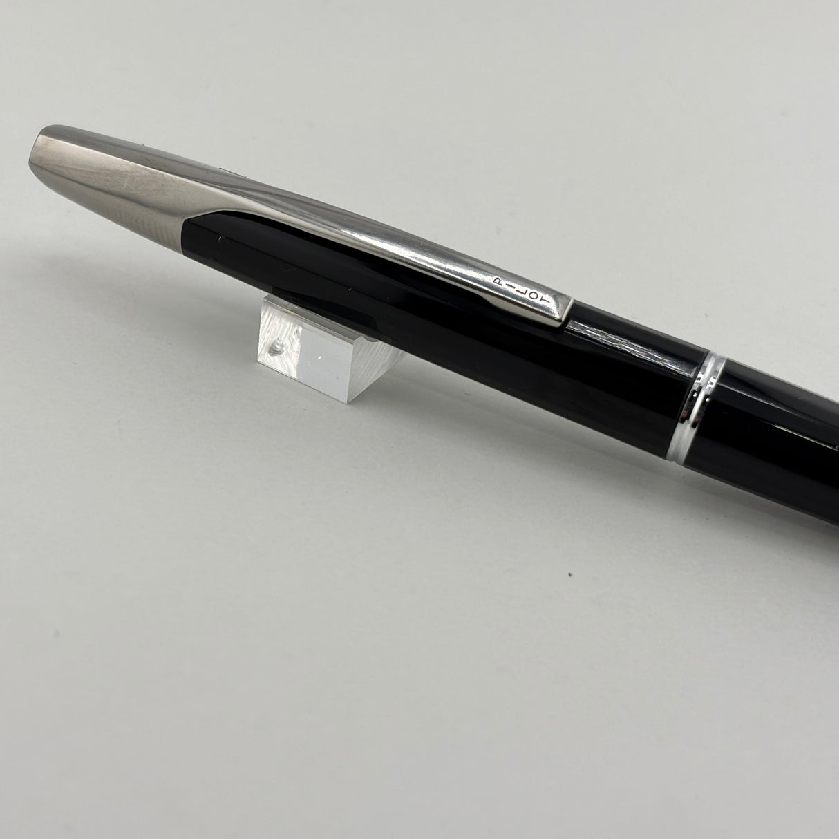 Pilot Glossy Black Vanishing Point Fountain Pen - Classic Style Multi-Facetted Body - Medium 14 Kt Gold Nib