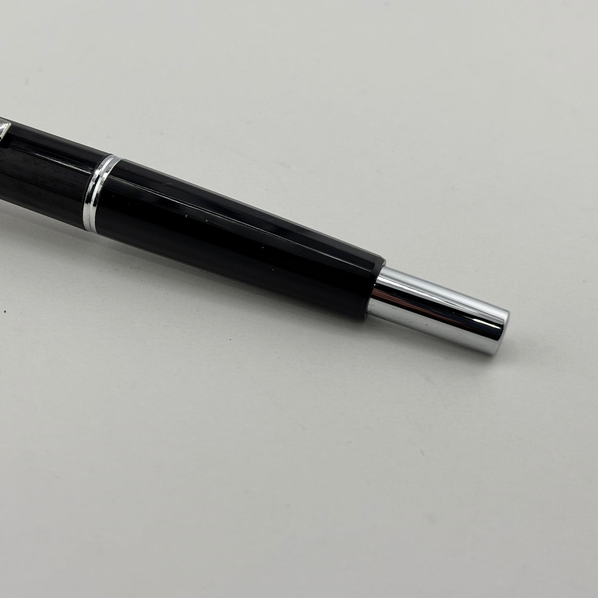 Pilot Glossy Black Vanishing Point Fountain Pen - Classic Style Multi-Facetted Body - Medium 14 Kt Gold Nib