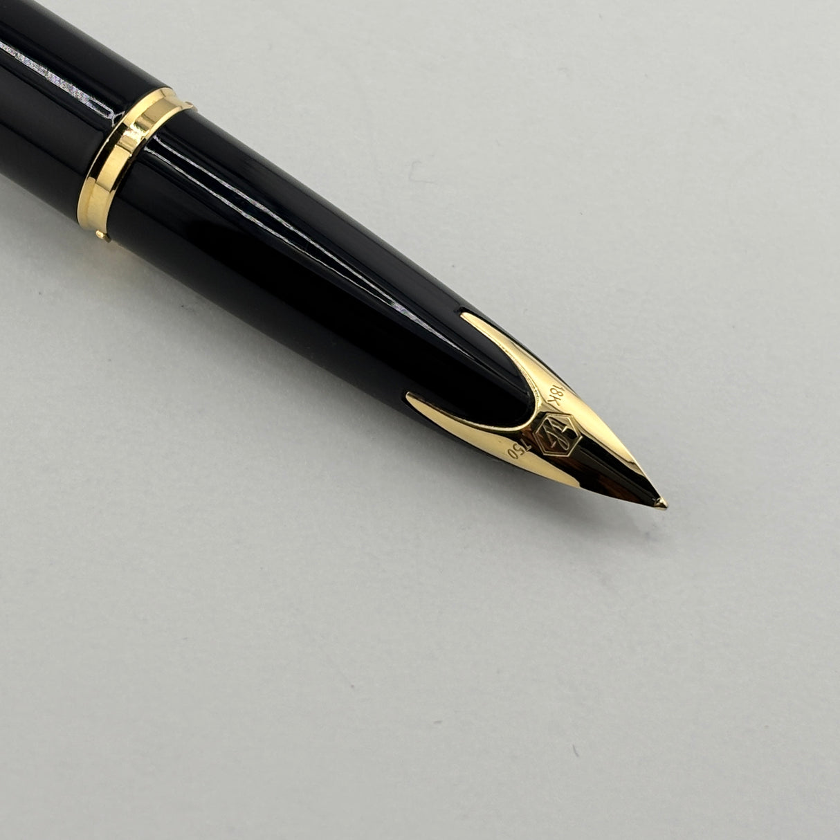 Waterman Carene Deluxe Black Barrel/Gold-Plated Wave Design Cap Fountain Pen - Fine 18 Kt Gold Nib