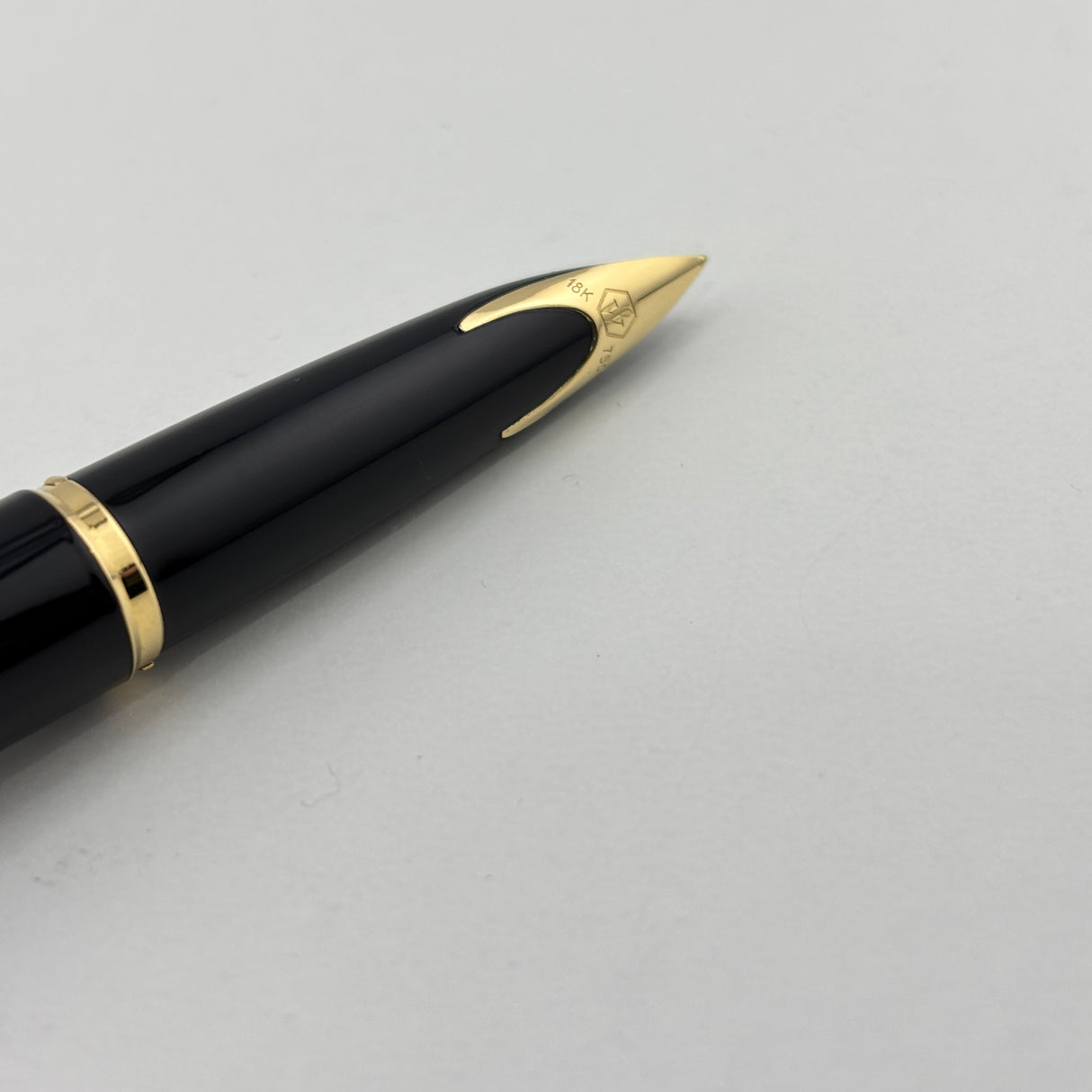 Waterman Carene Deluxe Black Barrel/Gold-Plated Wave Design Cap Fountain Pen - Fine 18 Kt Gold Nib
