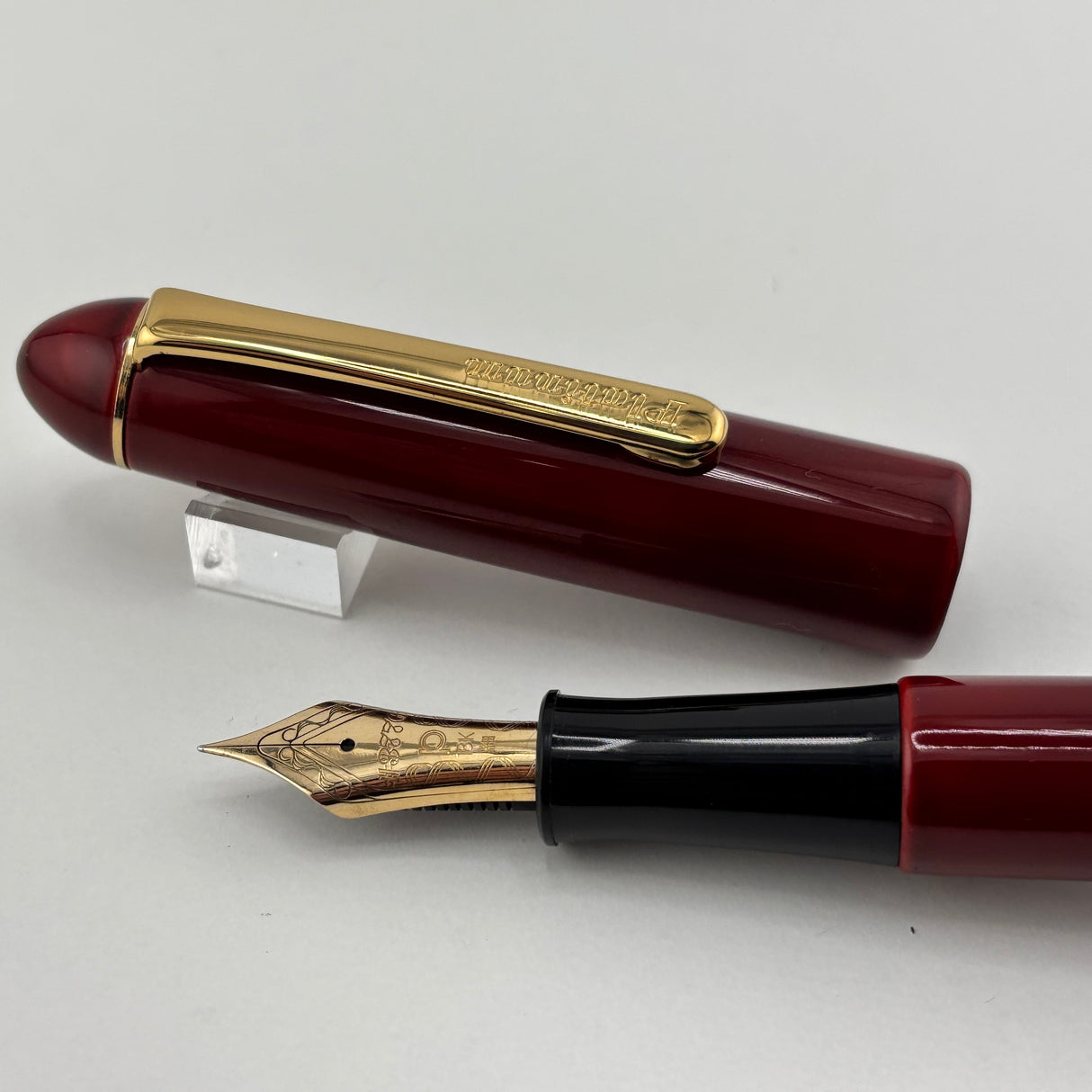Platinum Rare Red Urushi Aka-Tamenuri Fountain Pen - Fine 18 Kt Gold Nib