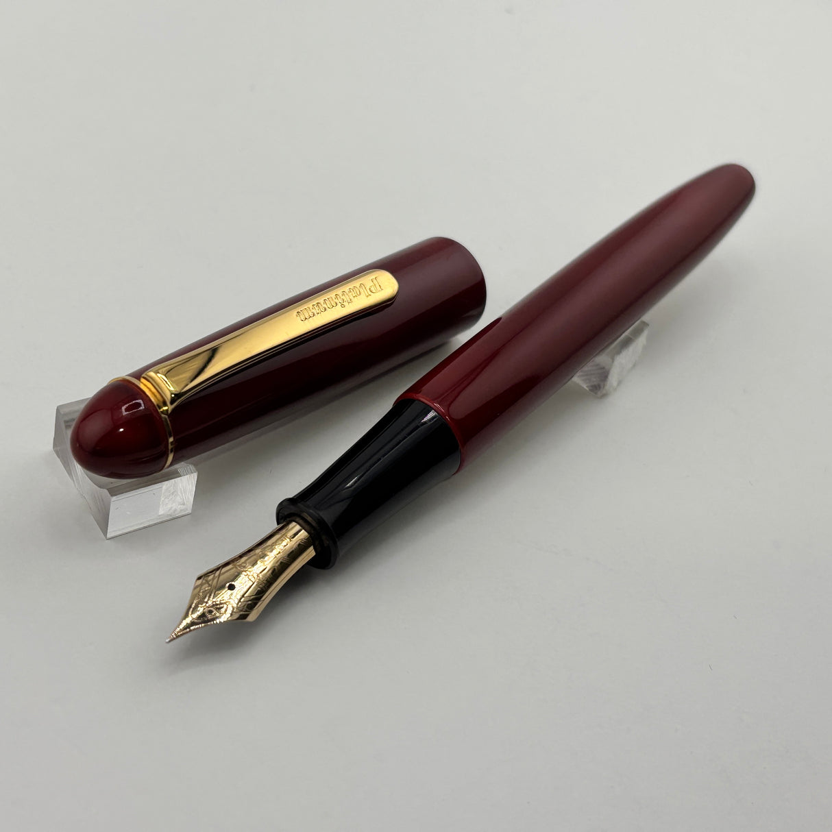 Platinum Rare Red Urushi Aka-Tamenuri Fountain Pen - Fine 18 Kt Gold Nib