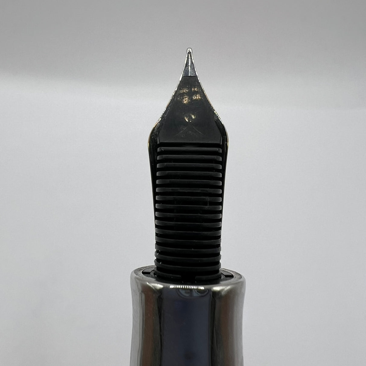Visconti Wall Street Glittering Silver Celluloid Fountain Pen - Fine 14kt Gold Nib