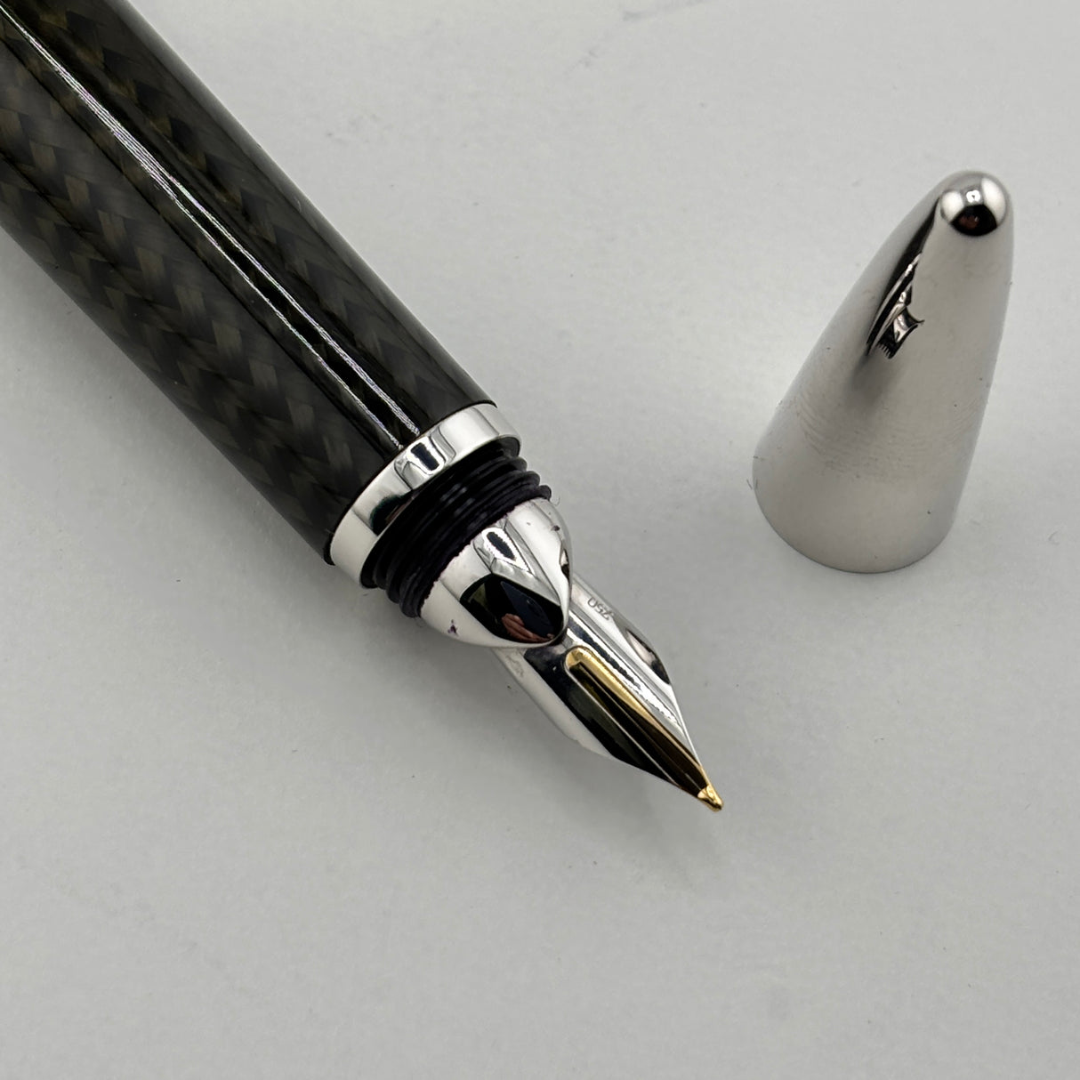 Jorg Hysek Fountain Pen - Carbon Fiber & Rhodium Plating - Medium 18kt Gold Nib