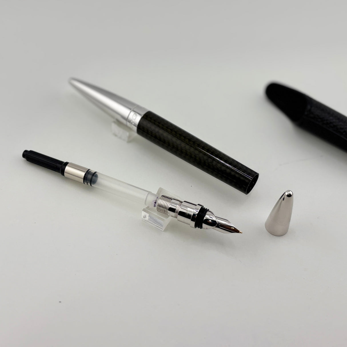 Jorg Hysek Fountain Pen - Carbon Fiber & Rhodium Plating - Medium 18kt Gold Nib