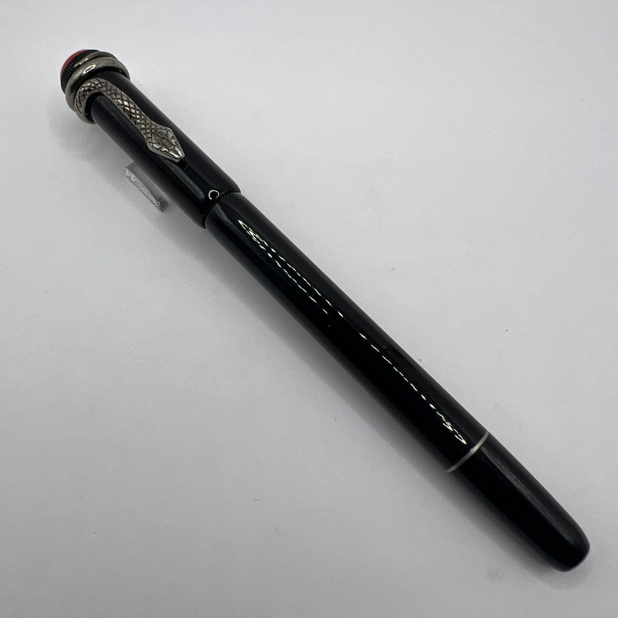 Montblanc Heritage Rouge Et Noir Black Fountain Pen - Fine 14kt Gold Nib