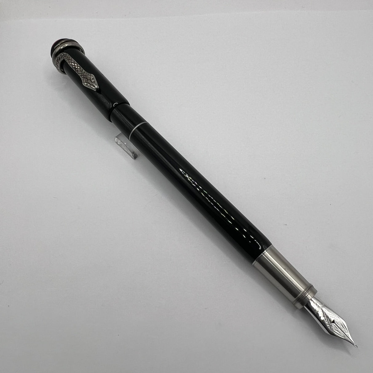 Montblanc Heritage Rouge Et Noir Black Fountain Pen - Fine 14kt Gold Nib