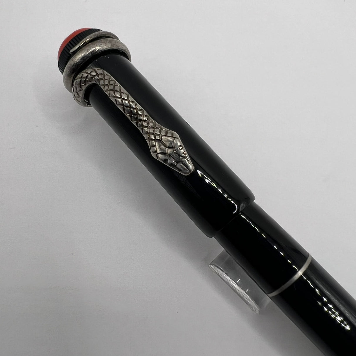 Montblanc Heritage Rouge Et Noir Black Fountain Pen - Fine 14kt Gold Nib