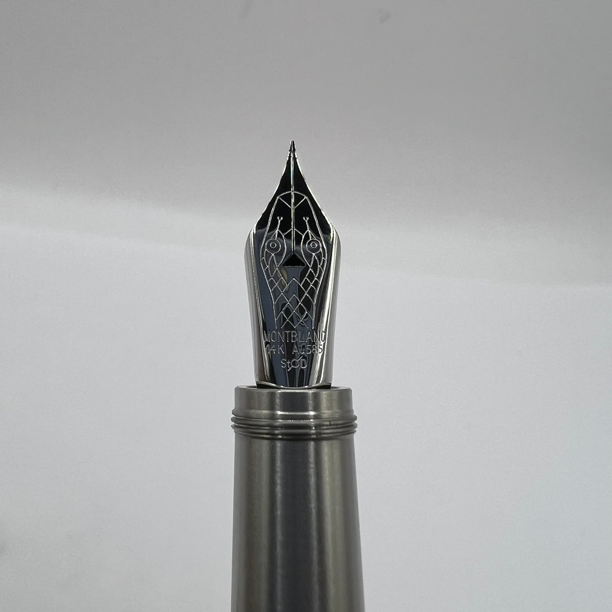 Montblanc Heritage Rouge Et Noir Black Fountain Pen - Fine 14kt Gold Nib
