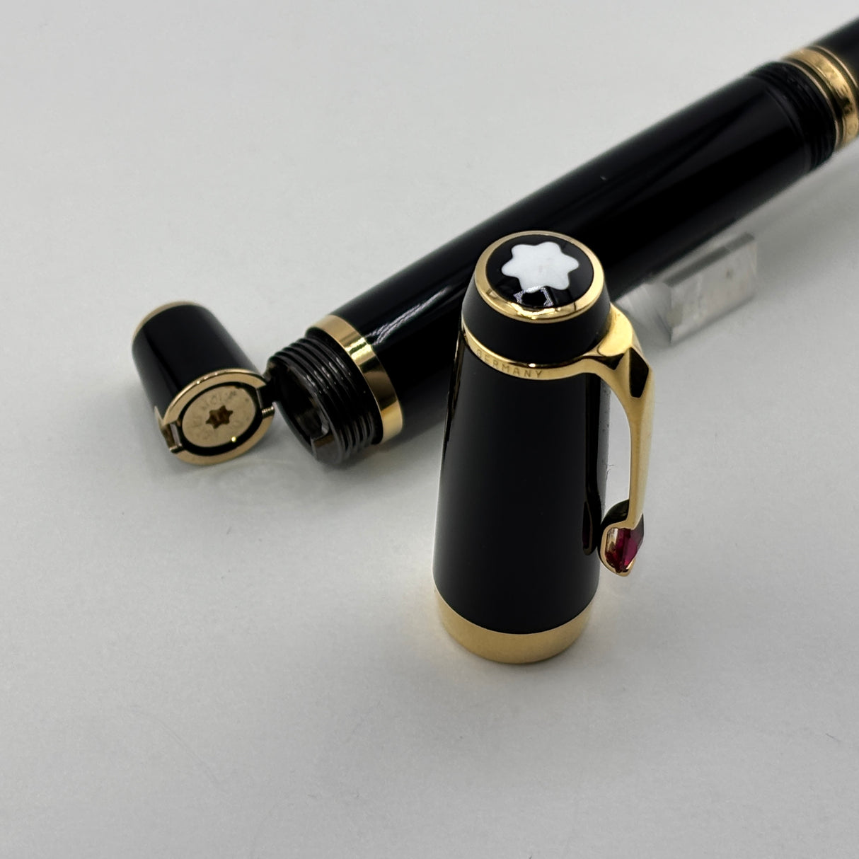 Montblanc Boheme Black Fountain Pen - Retractable Nib - Medium 14 Kt Gold Nib
