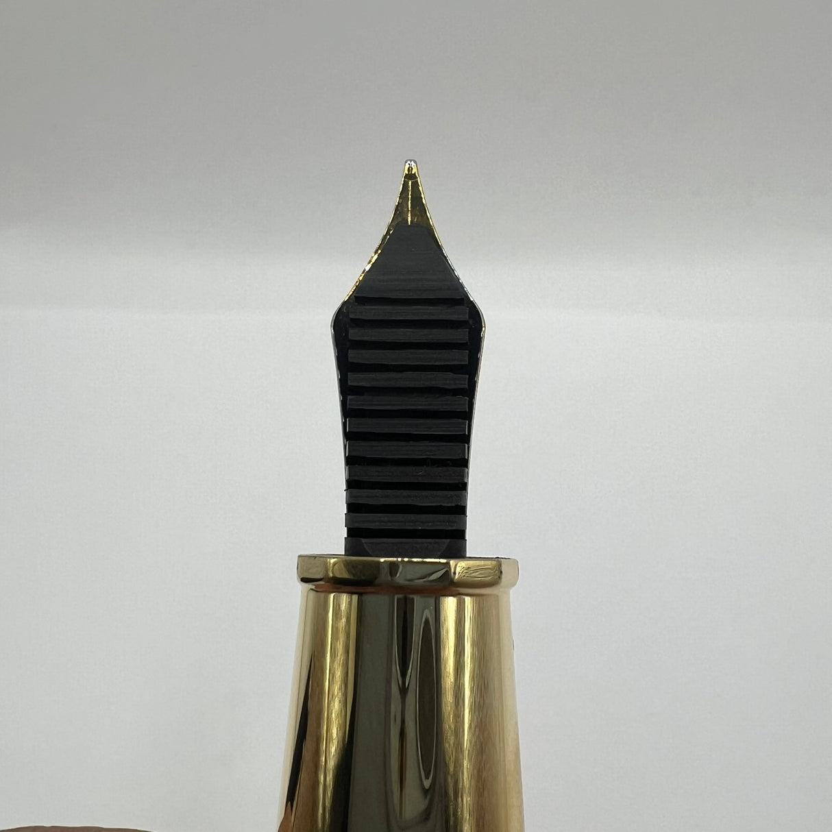 OMAS Arte Italiana Oversized Black Paragon Fountain Pen - Medium 18kt Gold Nib