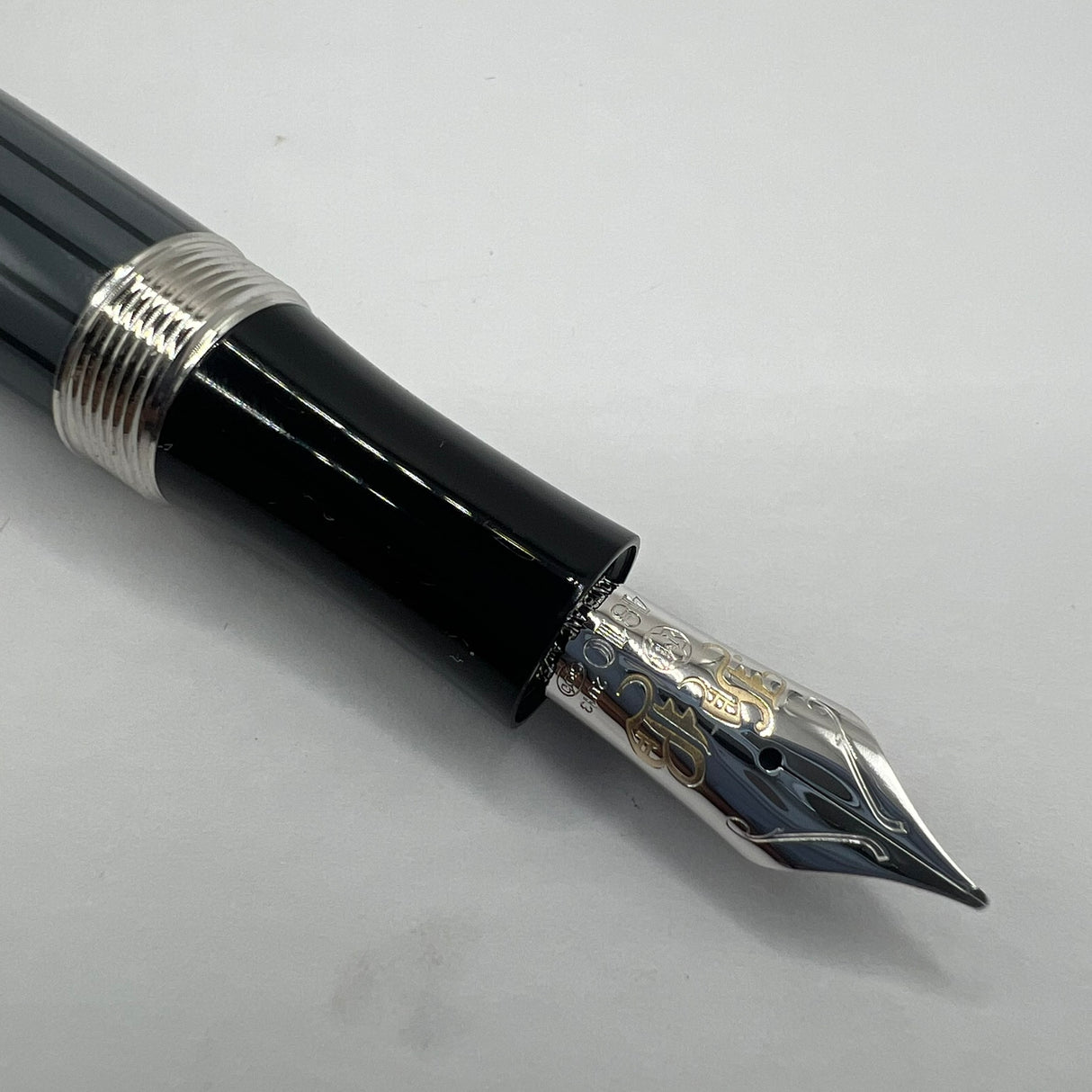 Montblanc Honore de Balzac Writer Series Limited Edition Fountain Pen - Medium 18kt Gold Nib