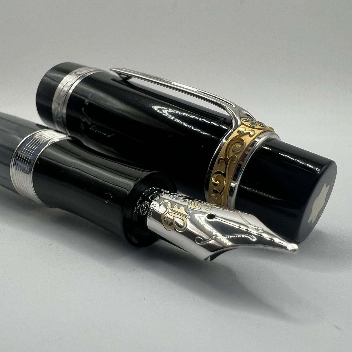 Montblanc Honore de Balzac Writer Series Limited Edition Fountain Pen - Medium 18kt Gold Nib