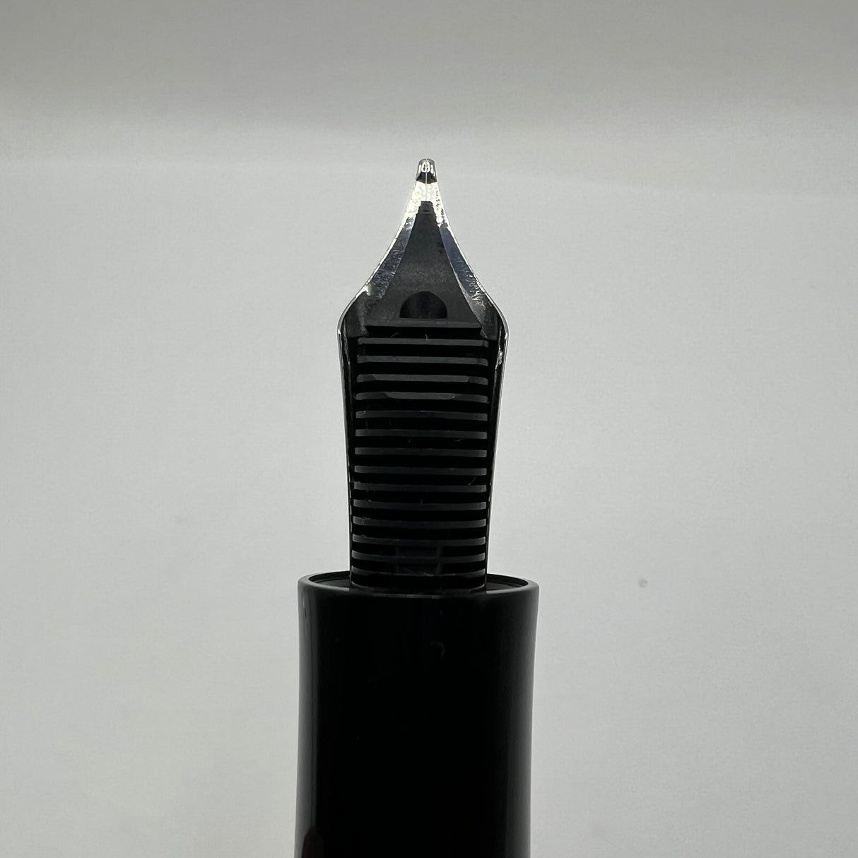 Montblanc Honore de Balzac Writer Series Limited Edition Fountain Pen - Medium 18kt Gold Nib