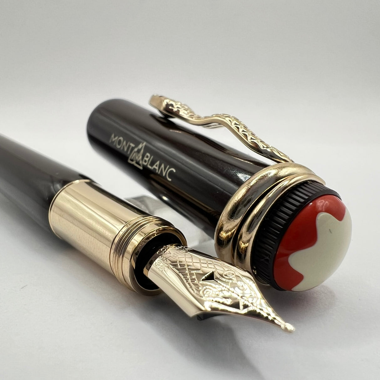 Montblanc Heritage Rouge Et Noir Tropic Brown Fountain Pen - Fine 14kt Gold Nib